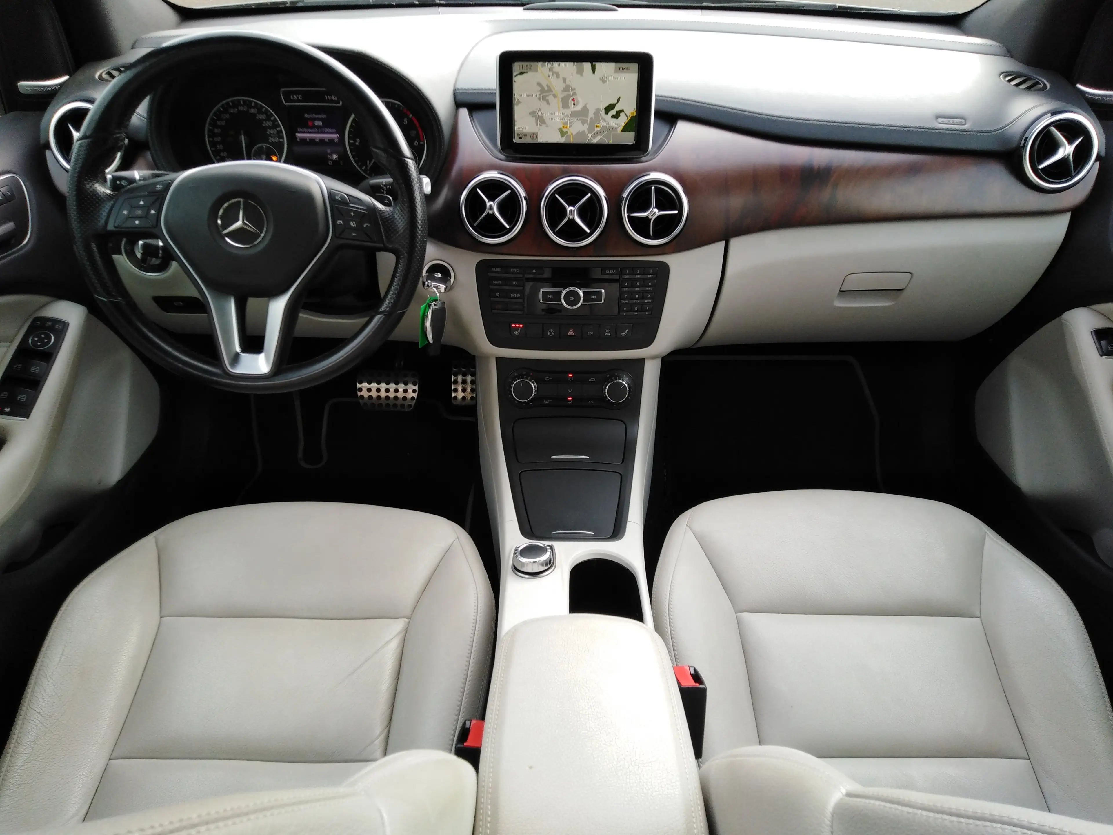 Mercedes-Benz B 220 cdi-Automatik-Kamera-AHK-Euro6-Harman — photo 12