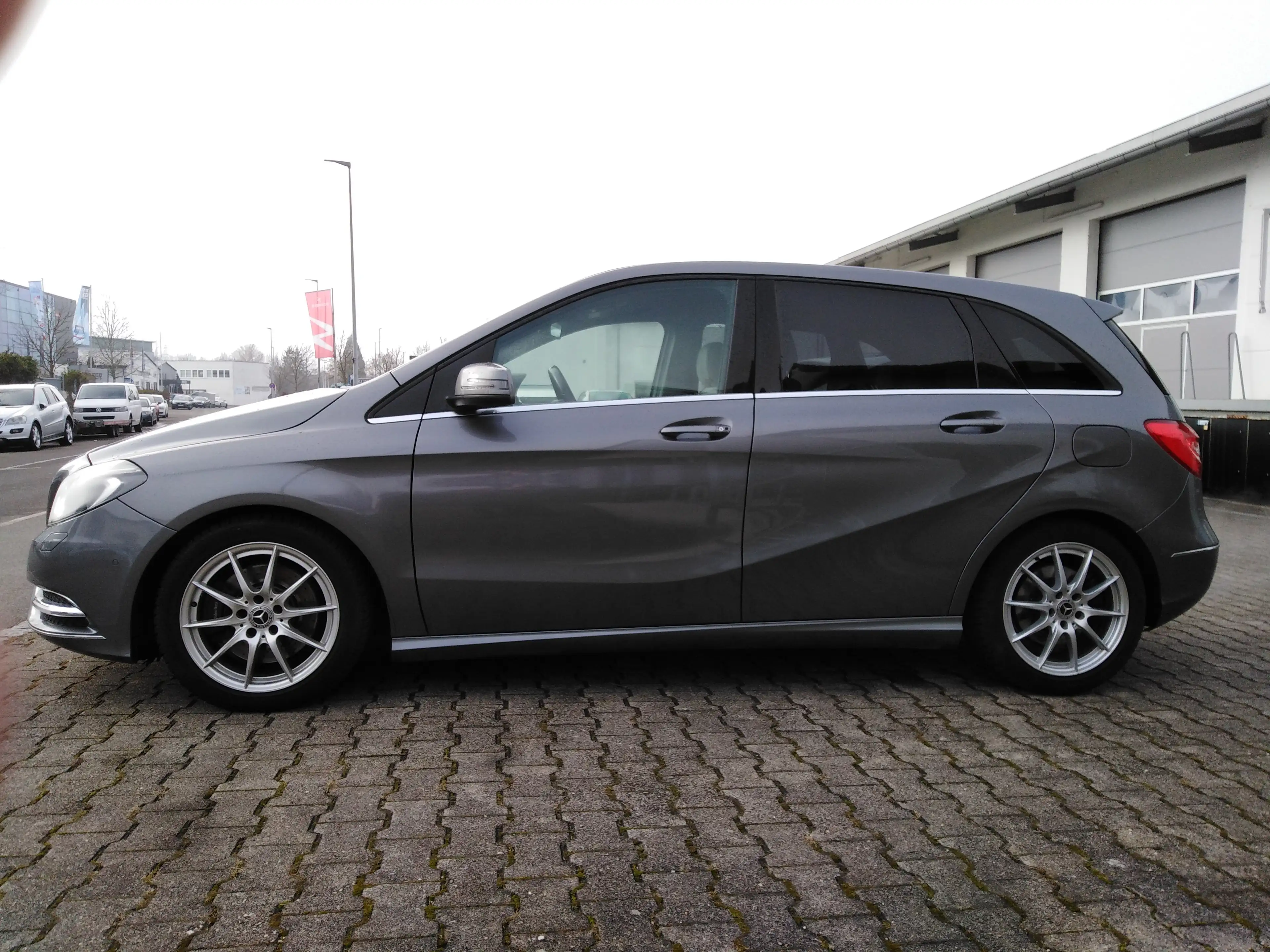 Mercedes-Benz B 220 cdi-Automatik-Kamera-AHK-Euro6-Harman — photo 2