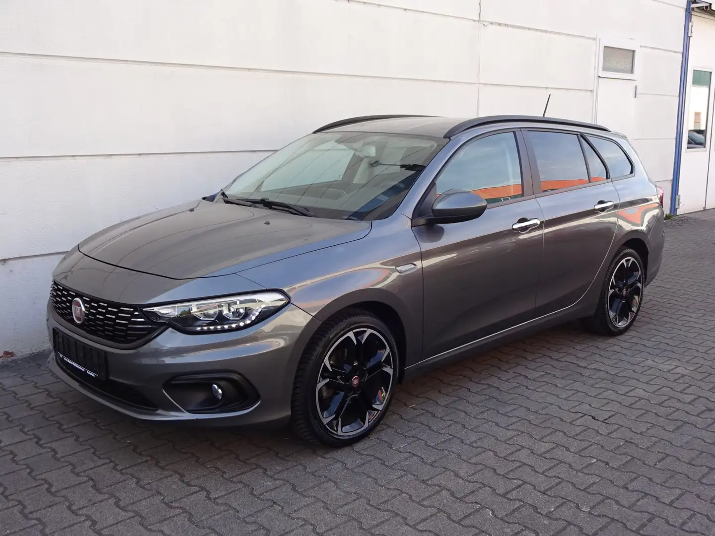 Fiat Tipo 1.4 T-Jet  Lounge Nav RKam Shz Tmat DAB Alu18 CarP Grau - 2