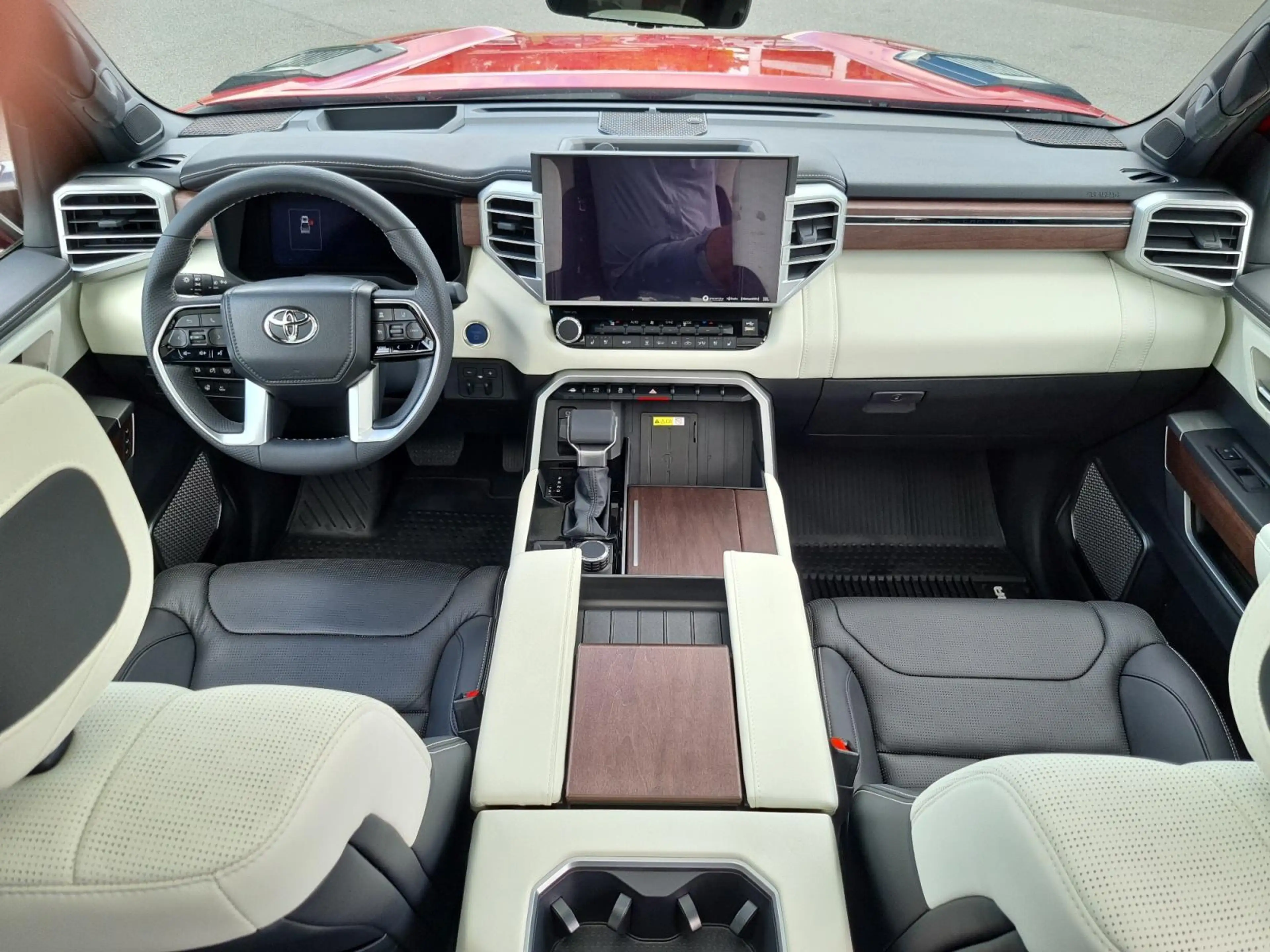 Toyota Tundra Capstone 4x4 Hybrid CrewMax - VOLL — photo 12