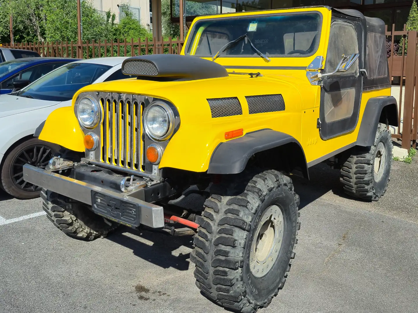 Jeep V8 Chevrolet Galben - 1