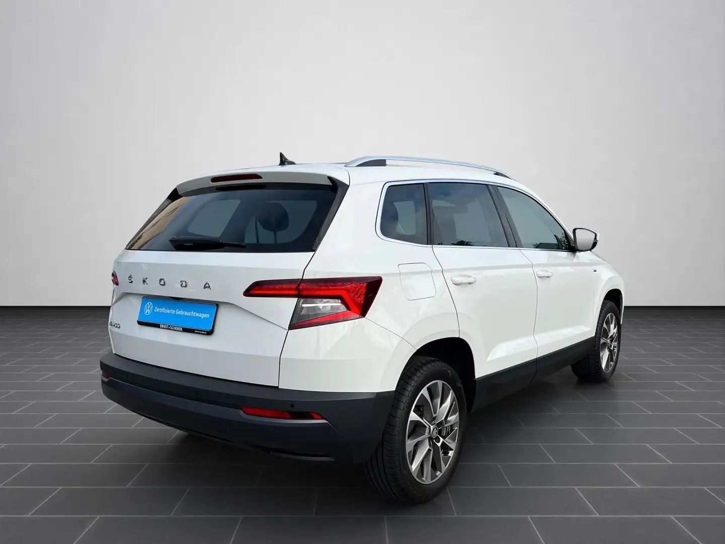 Skoda Karoq 1.5 TSI DSG Clever LED+AHK+Navi+App+Kamera Weiß - 2