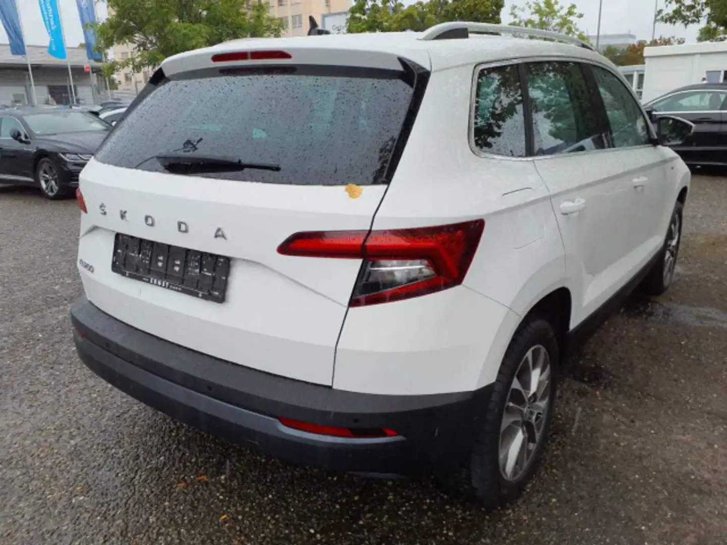 Skoda Karoq 1.5 TSI DSG Clever LED+AHK+Navi+App+Kamera Weiß - 2