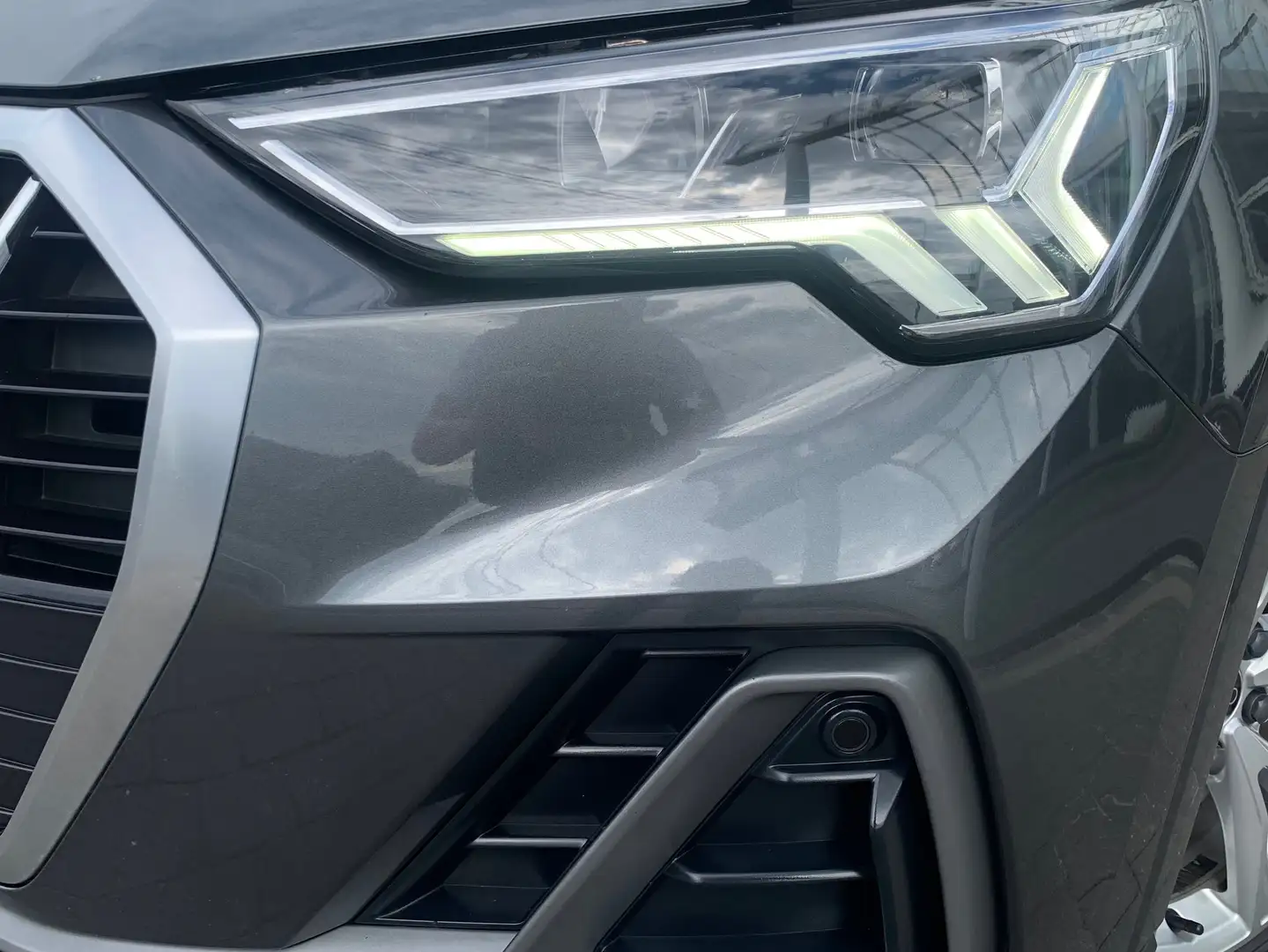 Audi Q3 S Line / 45 TFSIe / PHEV Plug-in Hybrid / TVA / Grau - 2