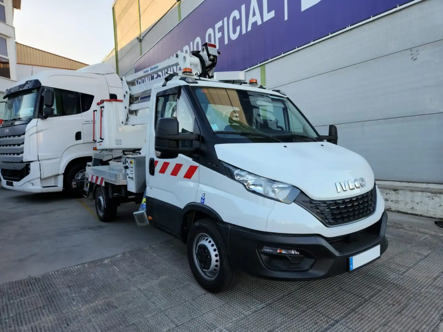 Iveco Daily Chasis Cabina 35S14 3450 136 Weiß - 1