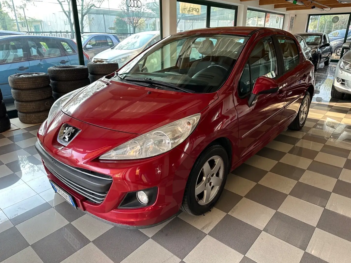 Peugeot 207 Peugeot 207 1.4 VTi 95CV 5p. Neopatentati Rood - 1