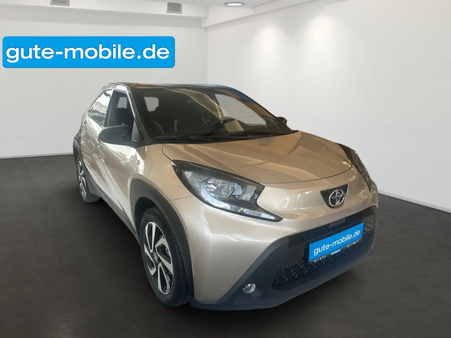 Toyota Aygo Pulse Бежевий - 2