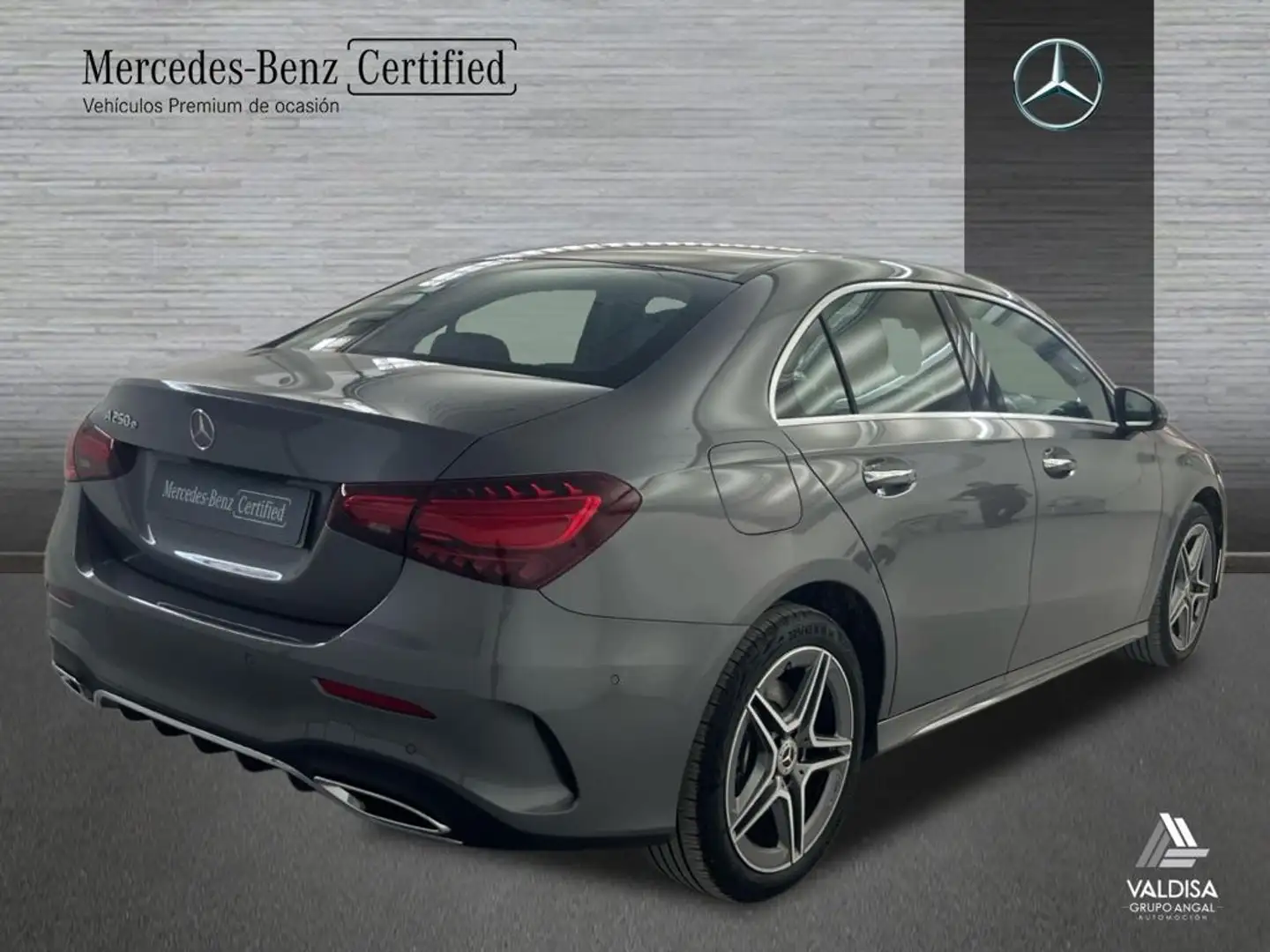 Mercedes-Benz E 250 Berlina con tecnologí híbrida EQ - 2