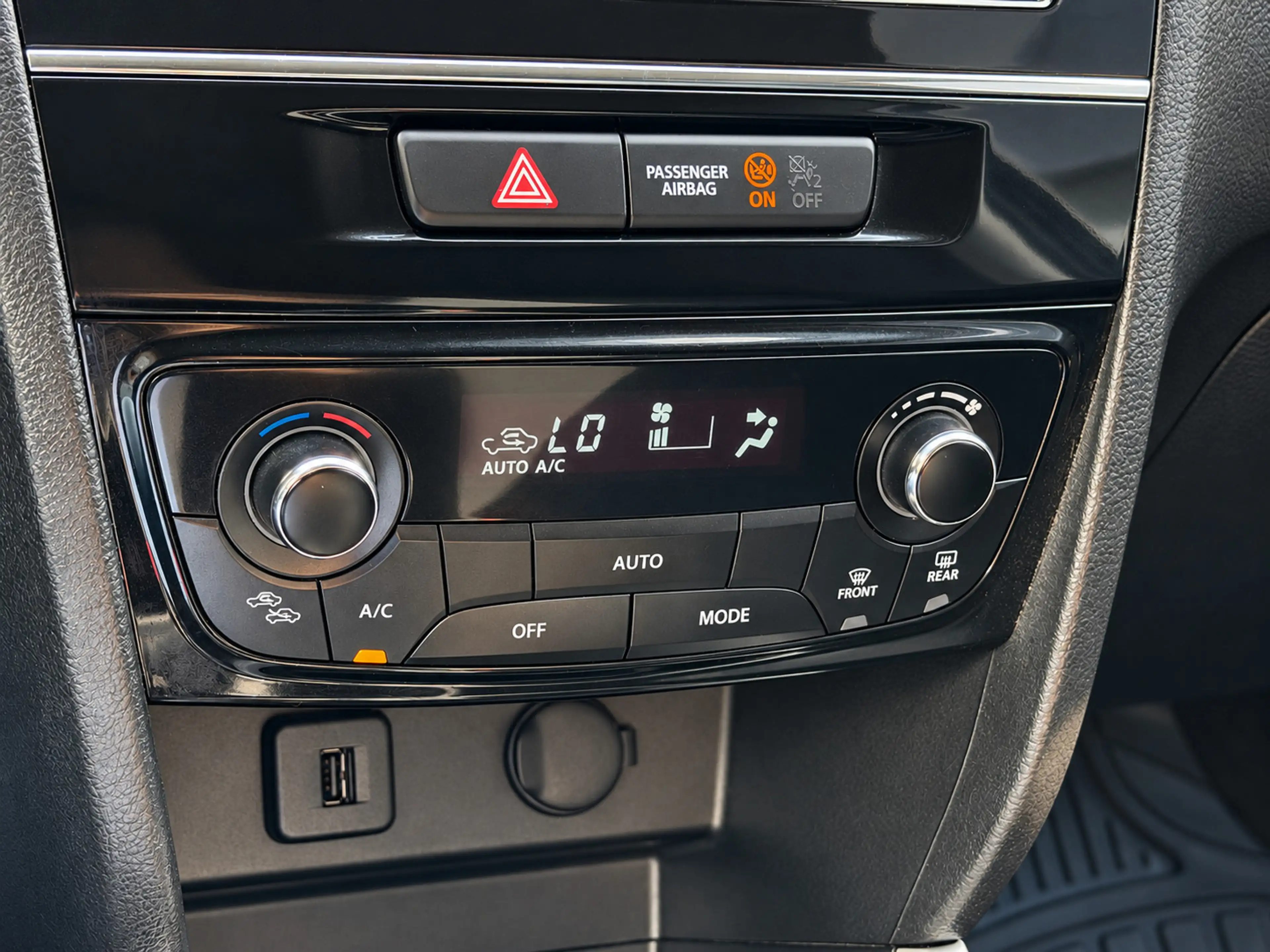 Suzuki Vitara 1.6 Limited Edition Carplay_Trekh_Clima_Stoelverw — photo 14
