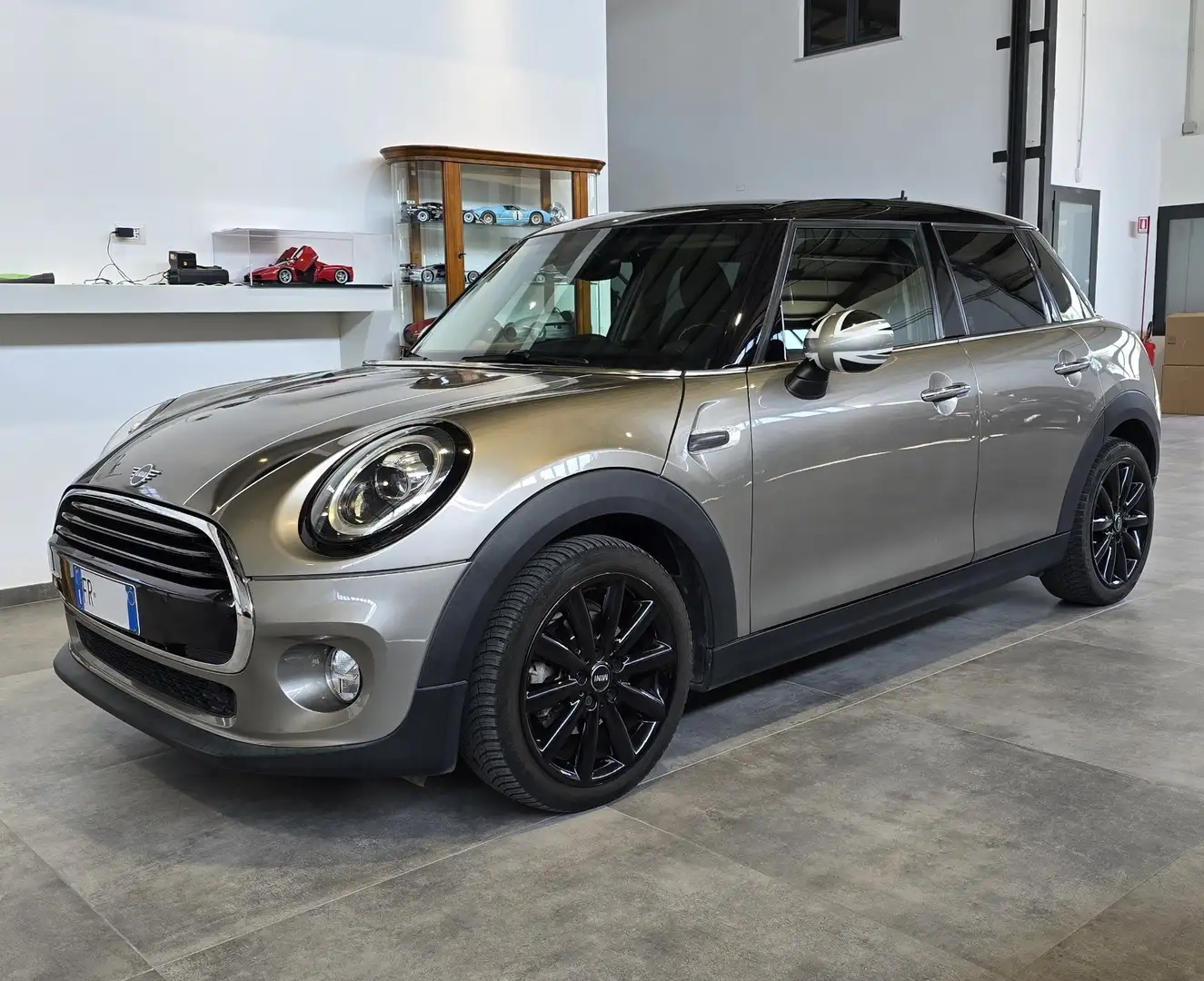 MINI Cooper D 5p 1.5 Hype auto Gris - 1