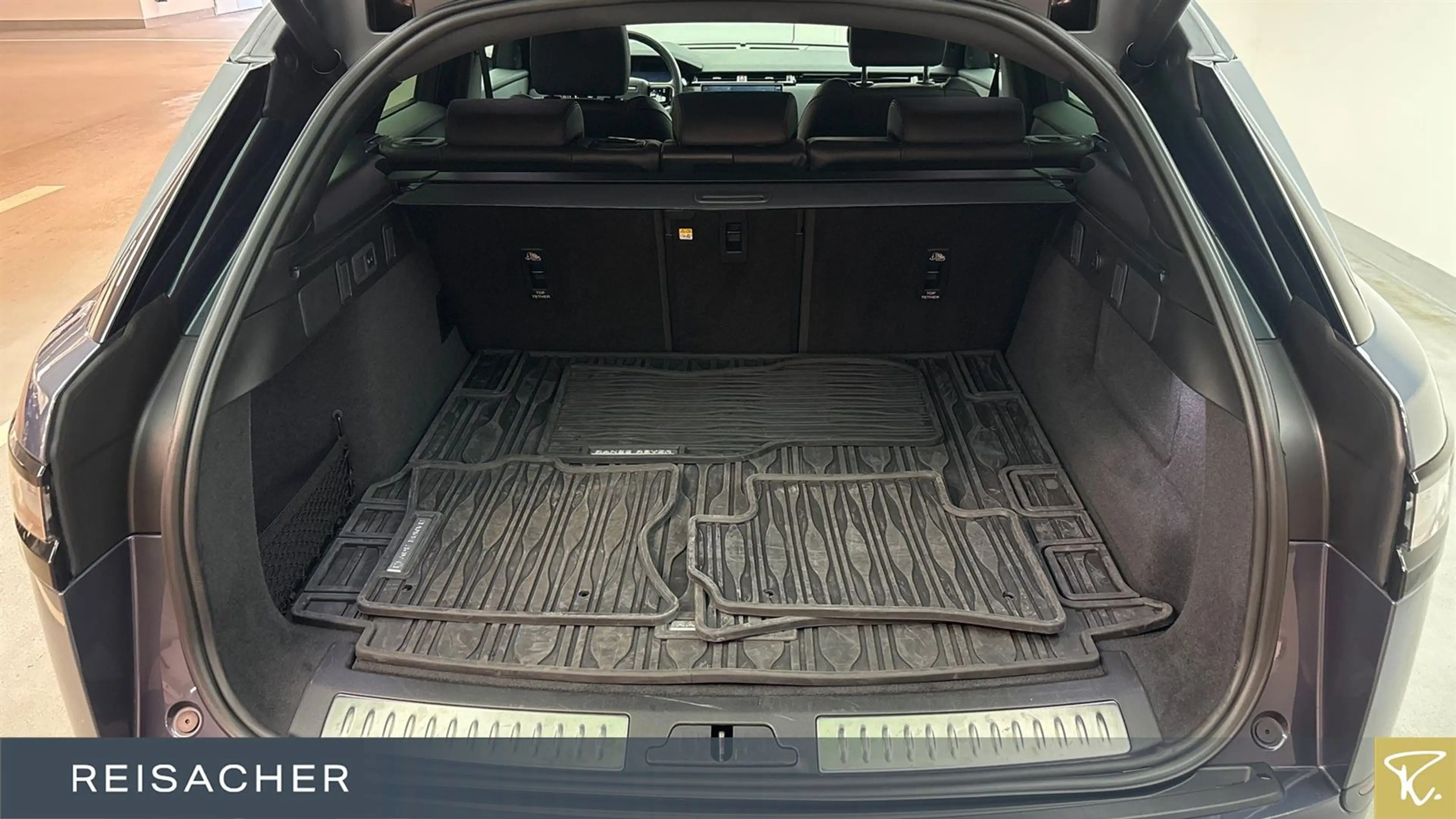 Land Rover Range Rover Velar D300 Dynamic HSE — photo 10