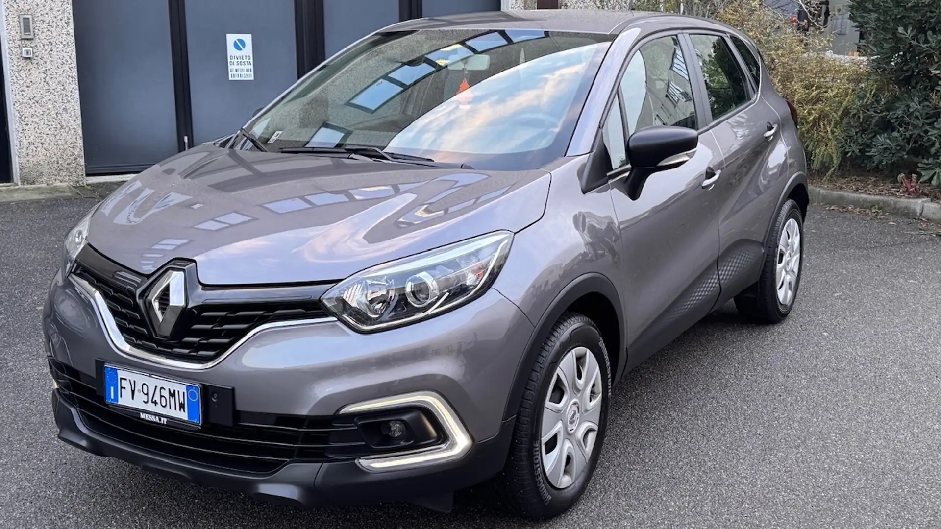 Renault Captur Captur I 2017 0.9 tce Life 90cv my18 Gris - 1