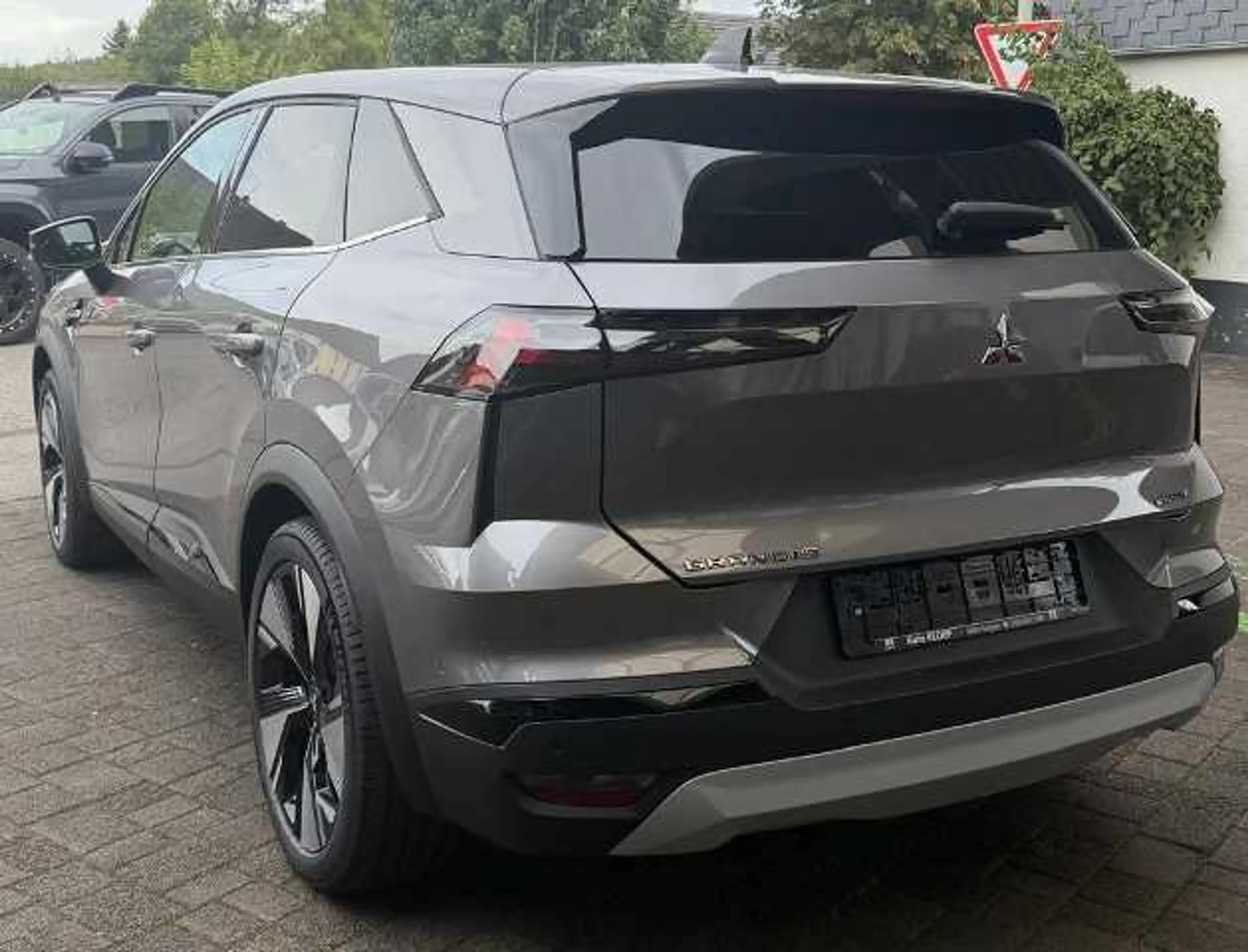 Mitsubishi Grandis Intro Edition 1.8 Hybrid — photo 7