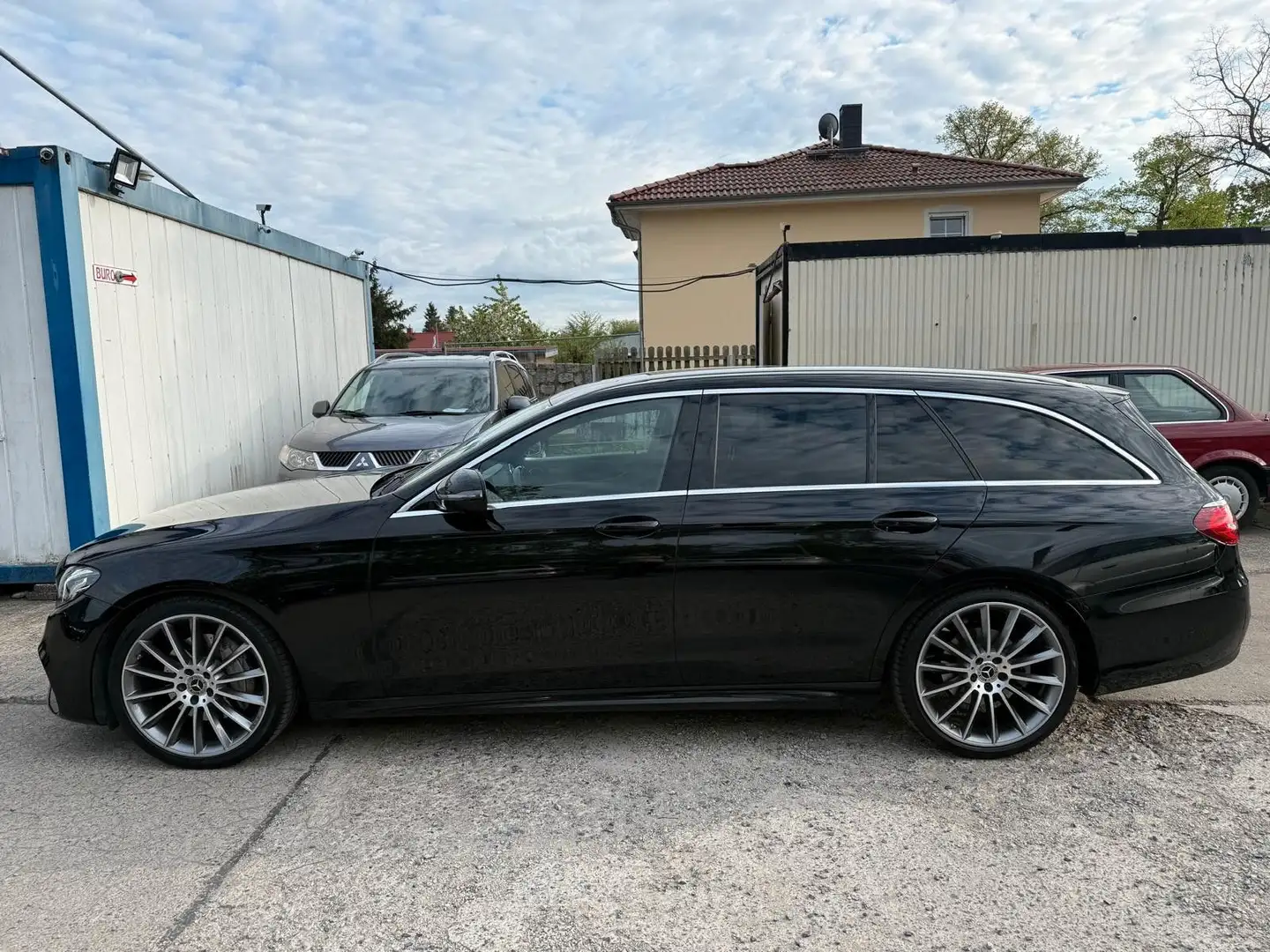 Mercedes-Benz E 220 T-Modell DIESEL *AMG*AHK*DIGITAL*TUV NEU* Schwarz - 2