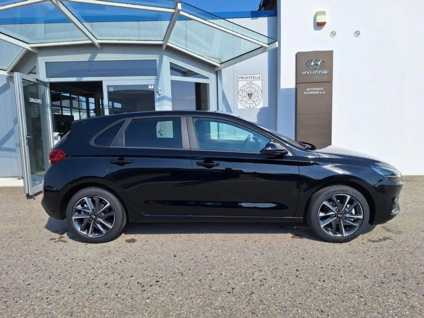 Hyundai i30 - PD GO Plus 1.5 DPI c5bu1 Schwarz - 2