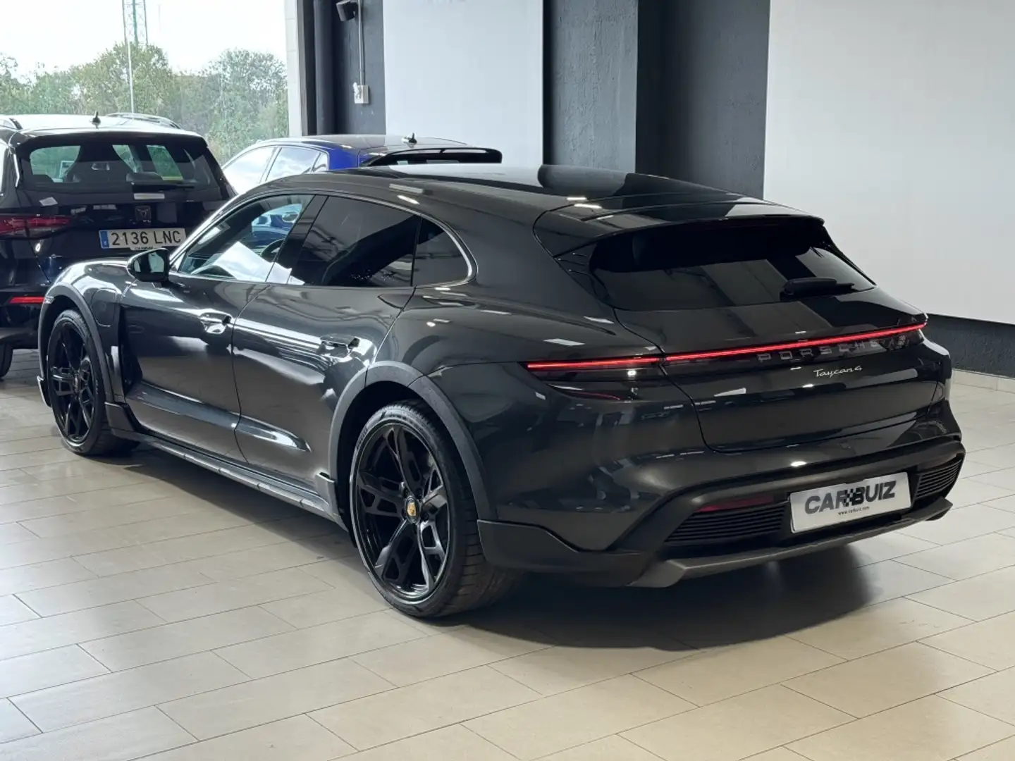 Porsche Taycan 4 Cross Turismo Gris - 2