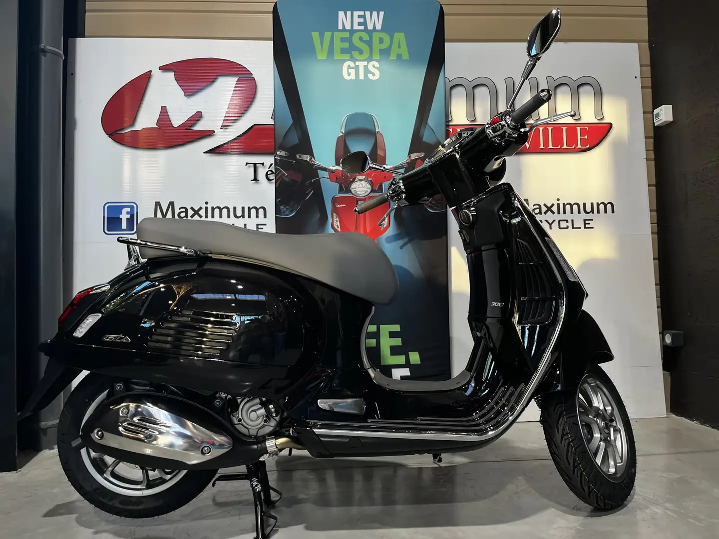 Piaggio GTS 300 Černá - 2