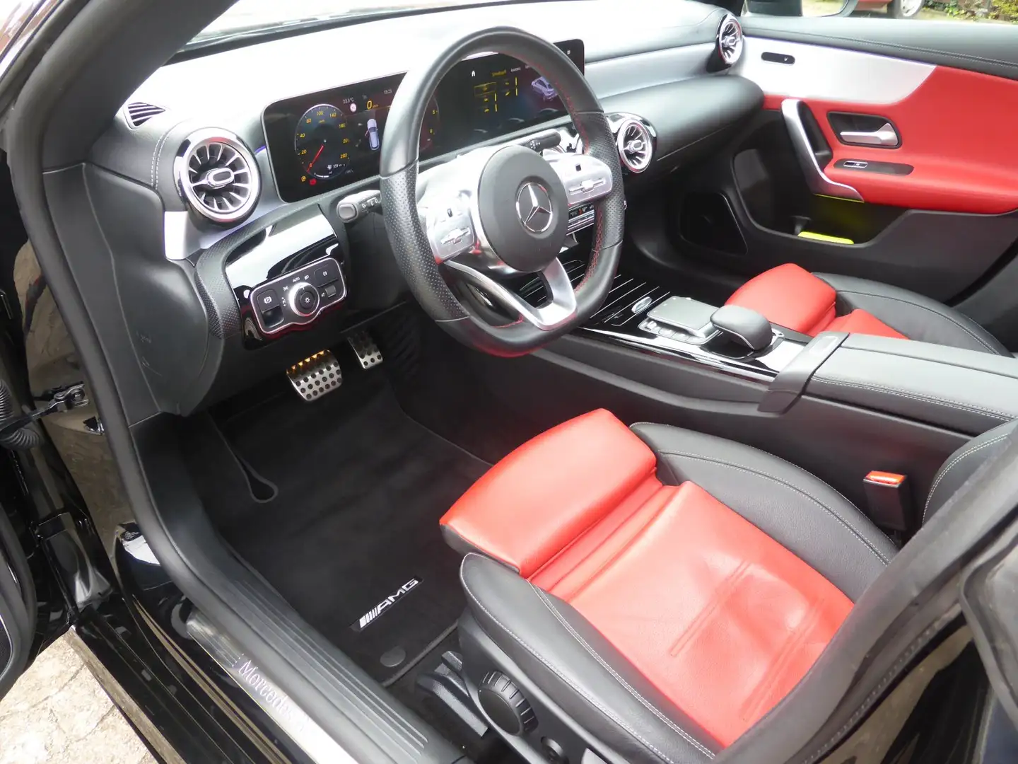 Mercedes-Benz CL A-Klasse CLA 220d Shooting Brake AMG Line Standhzg Negro - 2