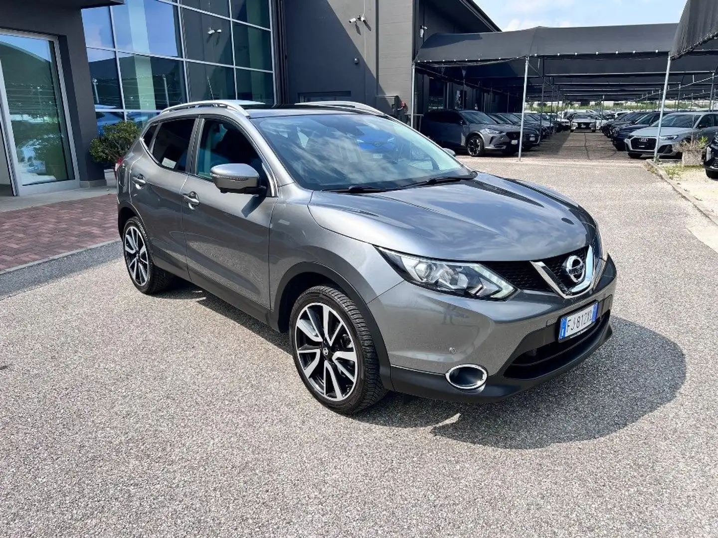 Nissan Qashqai 1.5 dCi Tekna Grau - 2