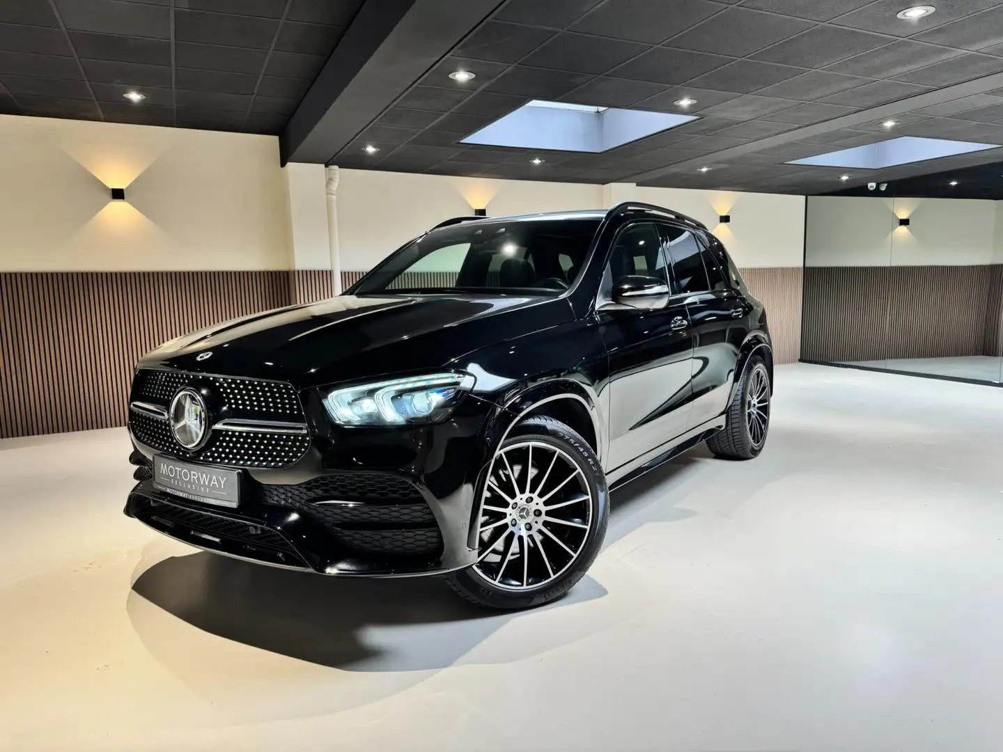 Mercedes-Benz GLE 350 e 4MATIC Premium | PANO | 360° | BTW Zwart - 1