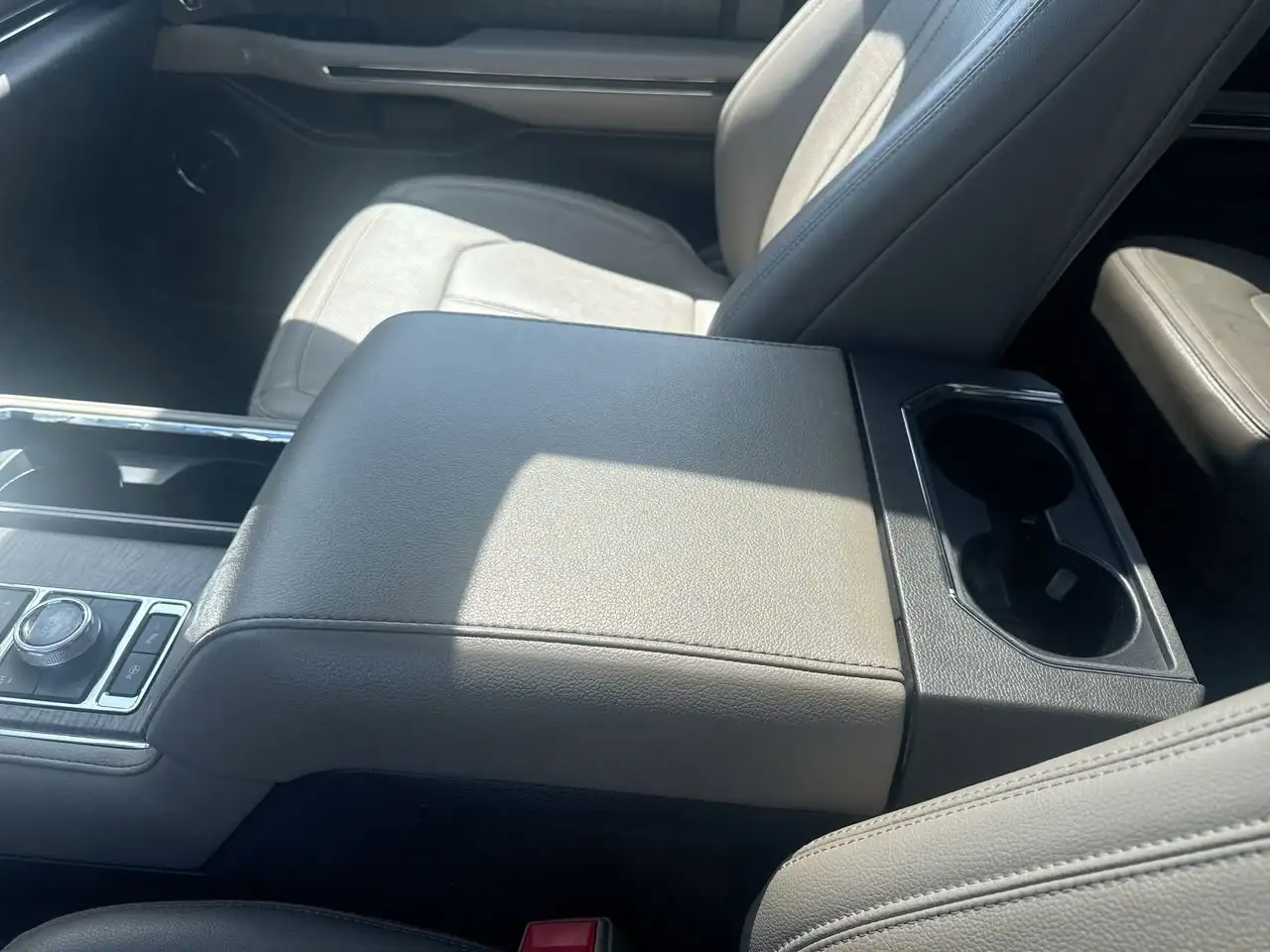 Ford Expedition снимка Ford Expedition