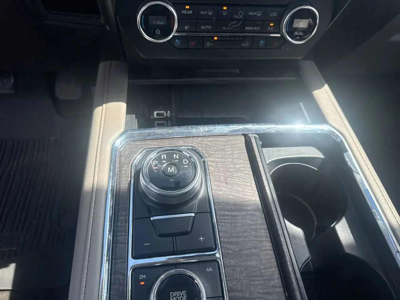 Ford Expedition снимка Ford Expedition