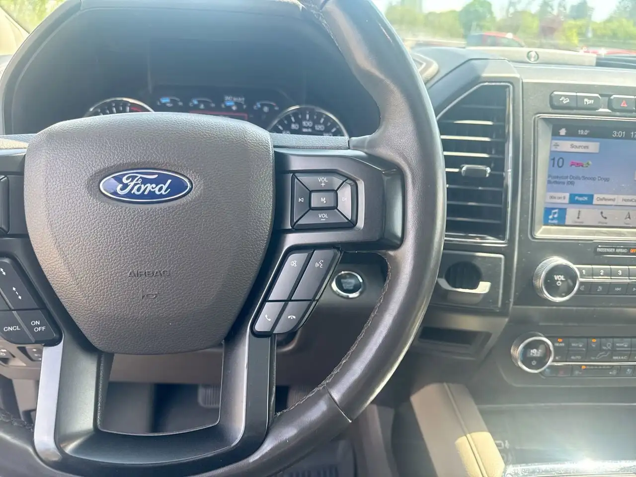 Ford Expedition снимка Ford Expedition