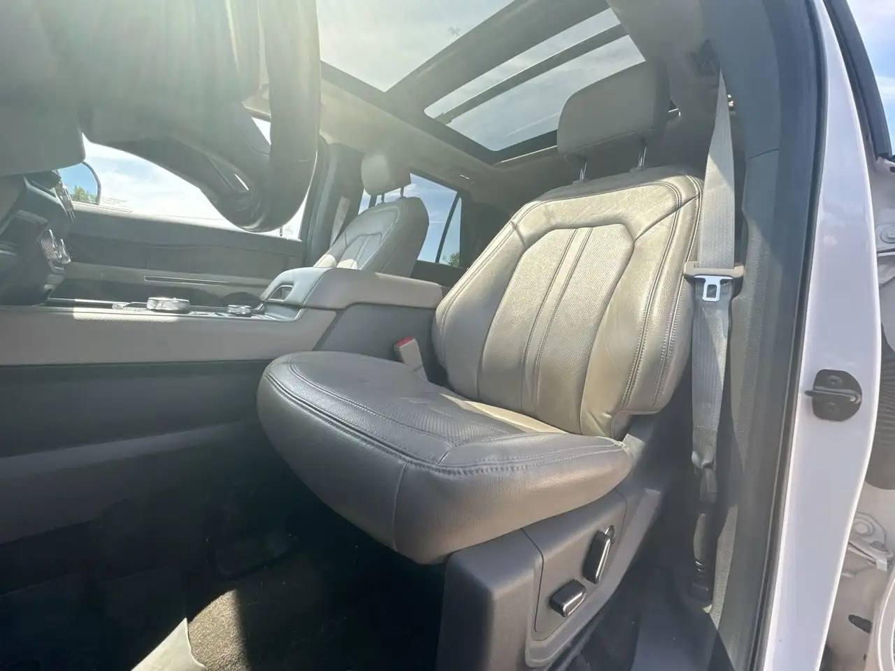 Ford Expedition снимка Ford Expedition