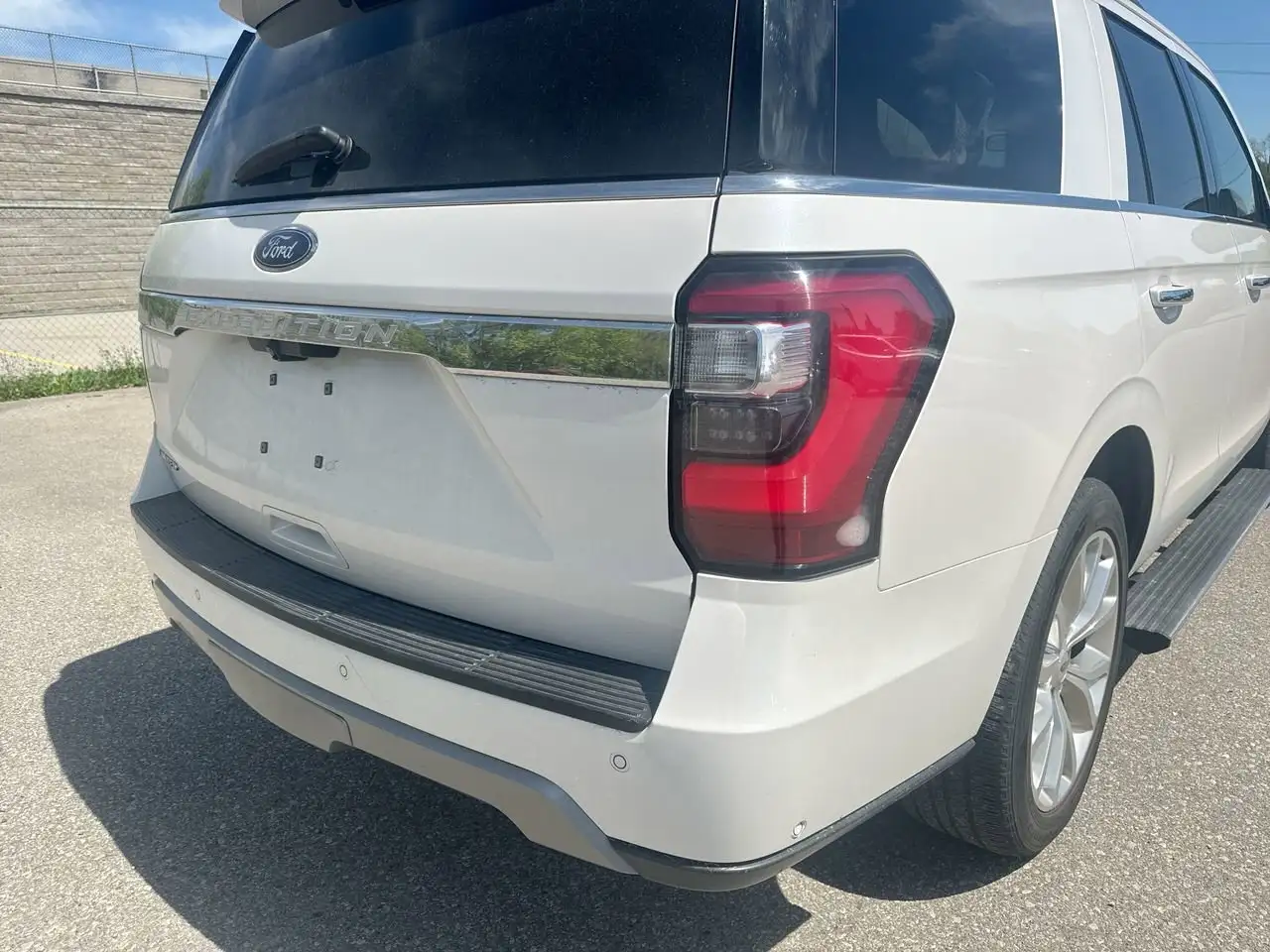 Ford Expedition снимка Ford Expedition