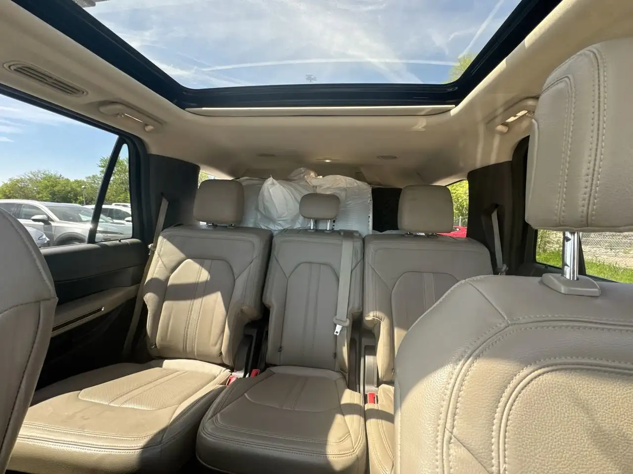 Ford Expedition снимка Ford Expedition