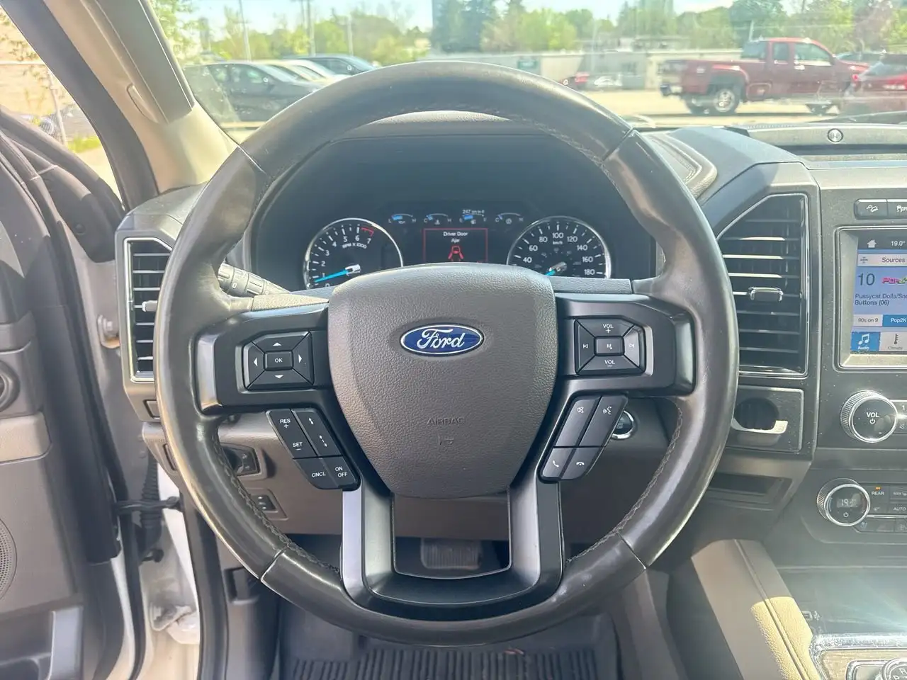 Ford Expedition снимка Ford Expedition