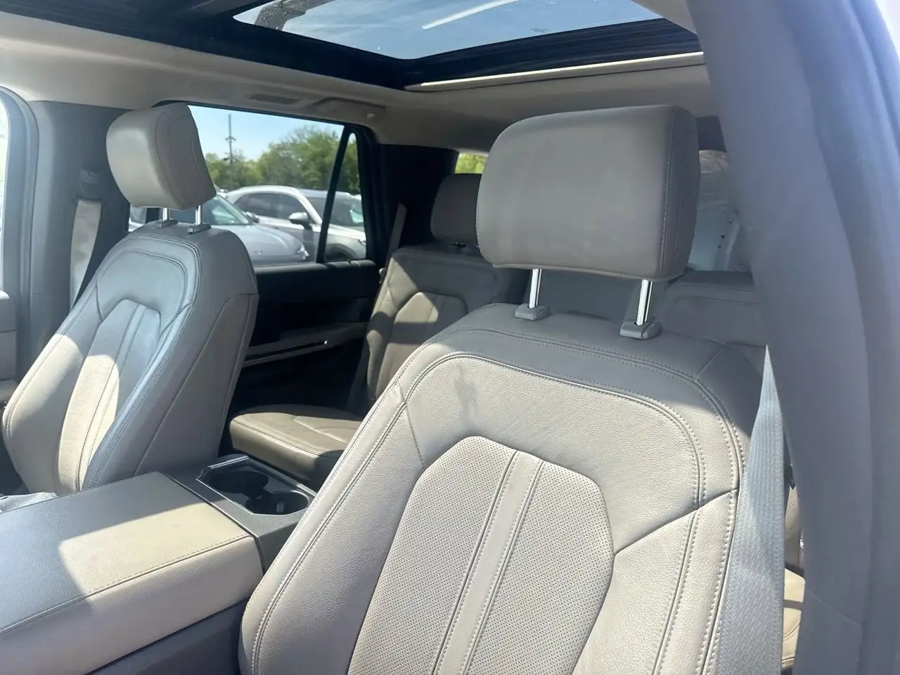 Ford Expedition снимка Ford Expedition