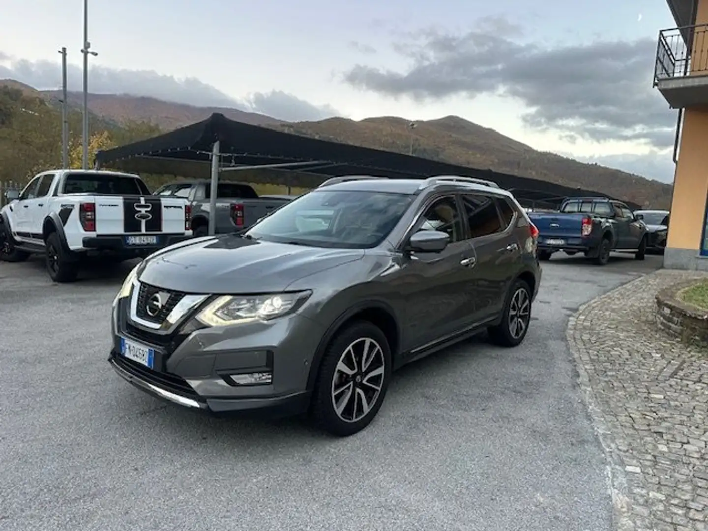 Nissan X-Trail X-Trail 2.0 dci Tekna 4wd GANCIO TRAINO Grigio - 1