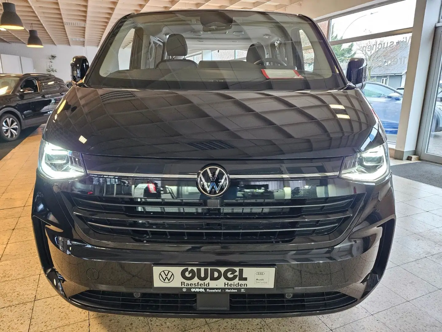 Volkswagen T7 Caravelle 8Sitze IQ AHK Nav App Zwart - 2