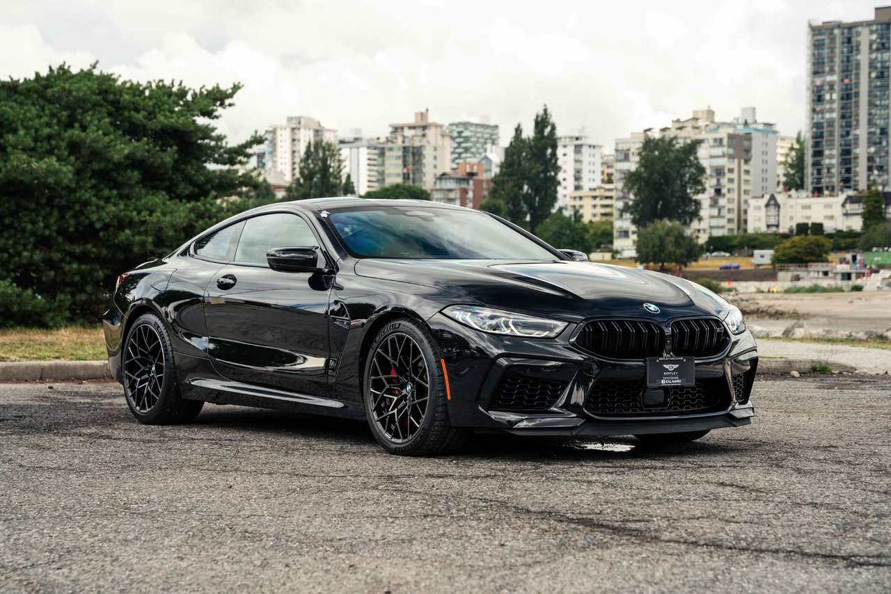 2025 BMW M8 Competition Coupe 13k In Options | No Accidents | Low KMS | 617HP 4.4L Twin Turbo V8 — photo 3