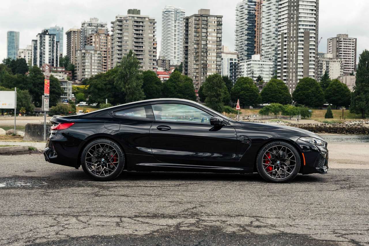 2025 BMW M8 Competition Coupe 13k In Options | No Accidents | Low KMS | 617HP 4.4L Twin Turbo V8 — photo 4