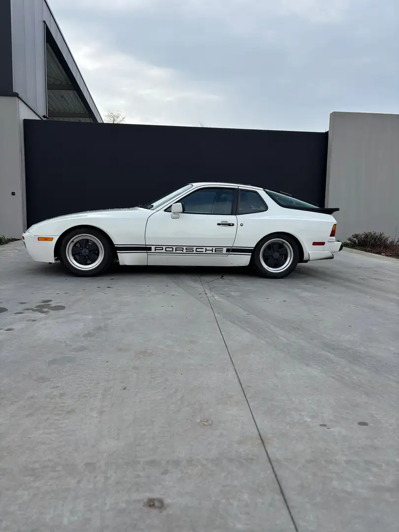 Porsche 944 Turbo - 1