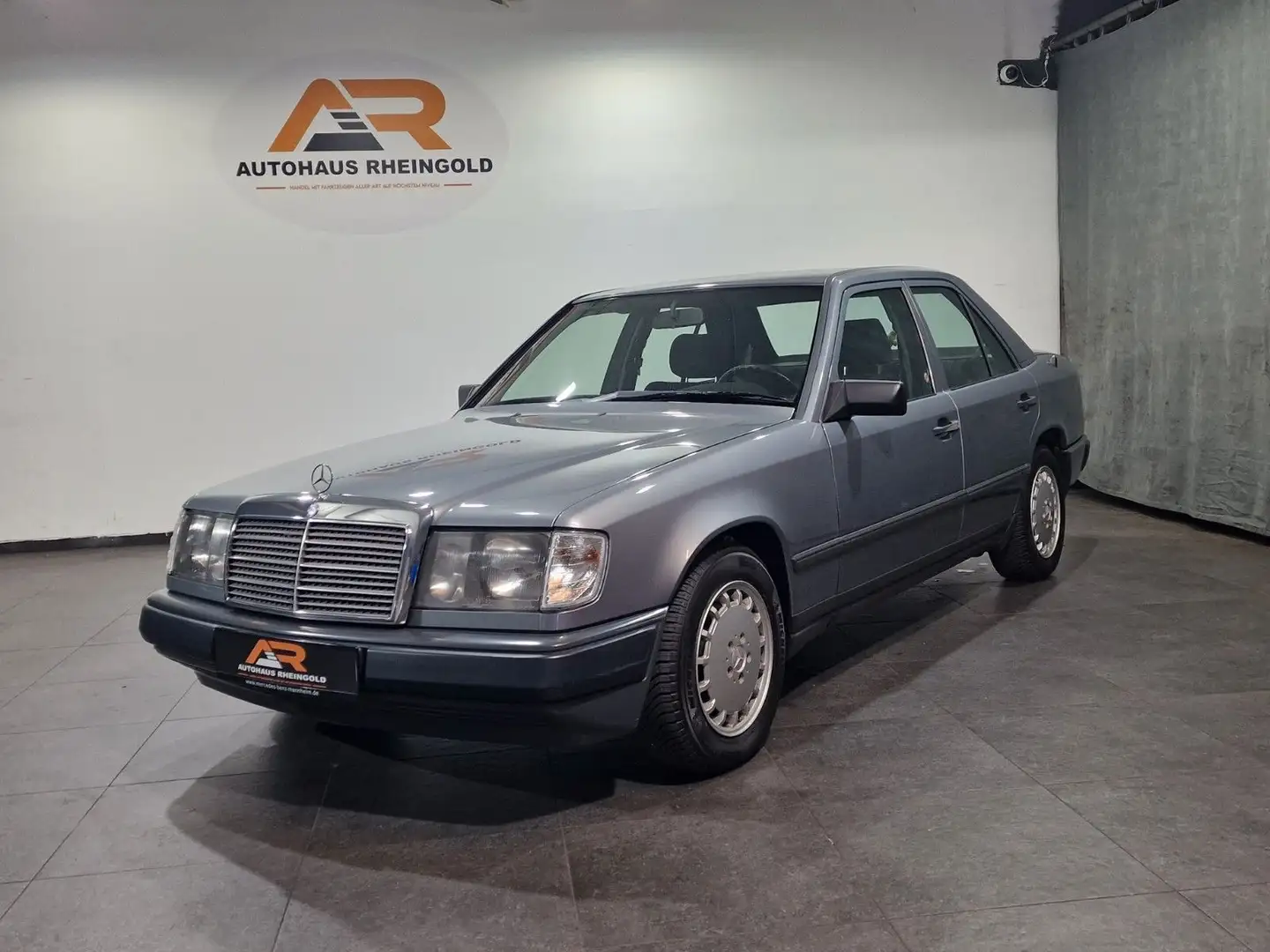 Mercedes-Benz E 300 Turbo Diesel H-Zulassung Gris - 1