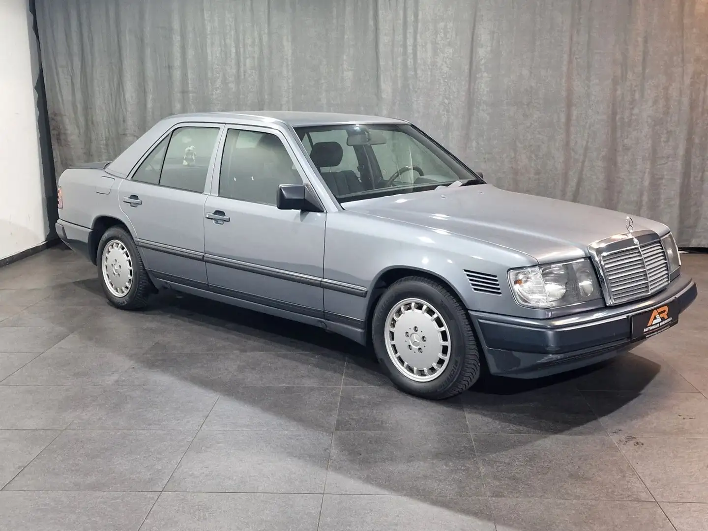 Mercedes-Benz E 300 Turbo Diesel H-Zulassung Gris - 2