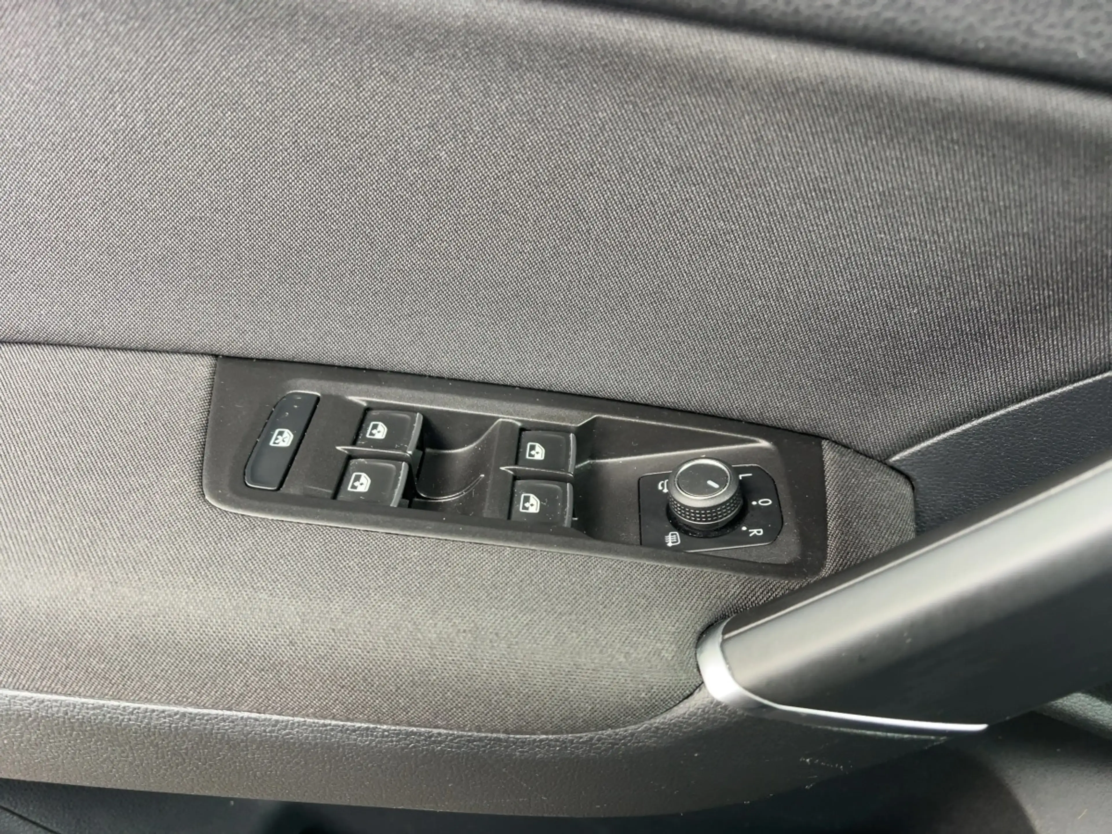 Volkswagen Touran 2.0 TDI Highline — photo 17