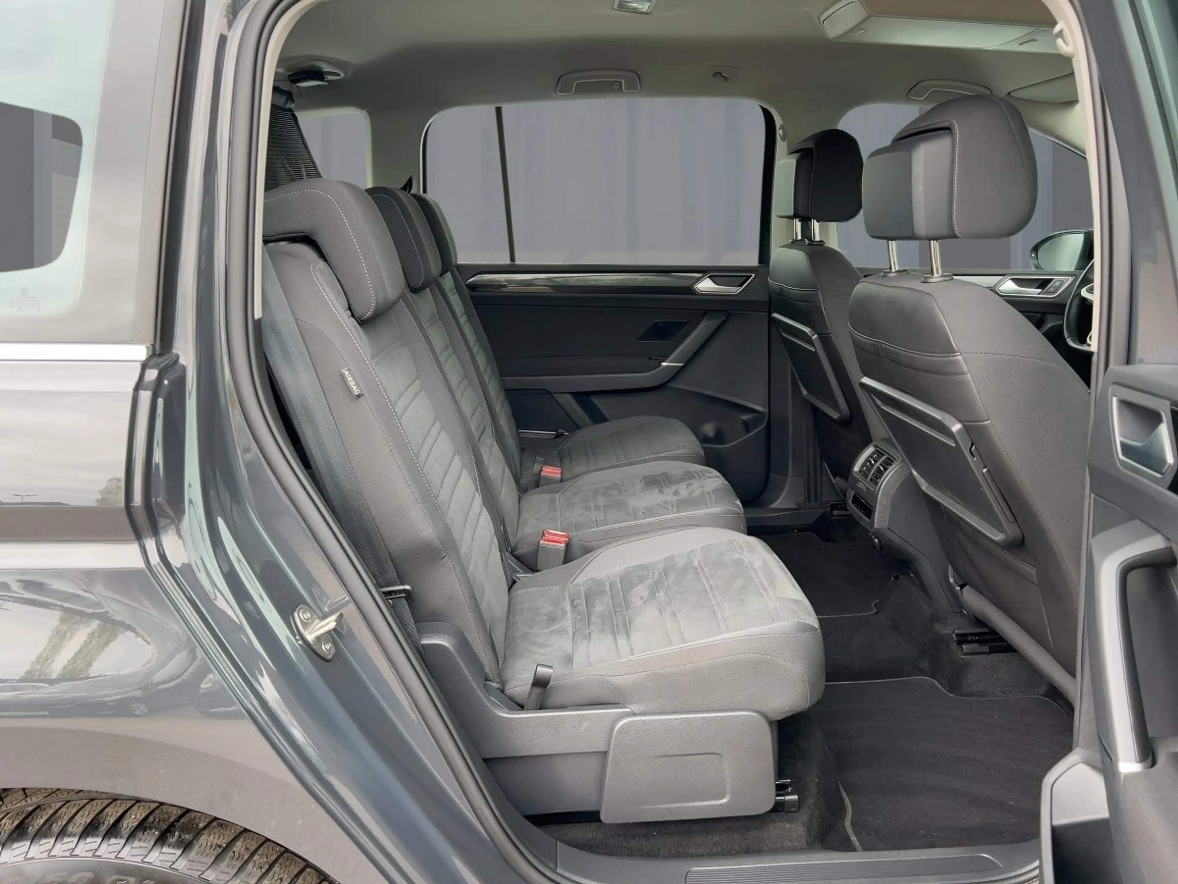 Volkswagen Touran 2.0 TDI Highline — photo 9