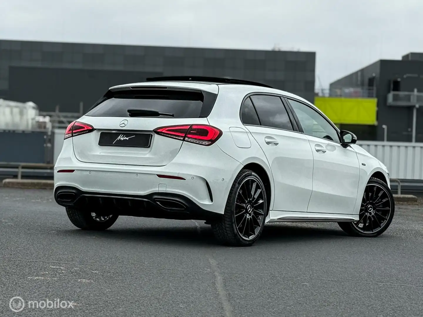Mercedes-Benz A 250 e AMG Line |Pano |Burmester |360 Blanc - 2