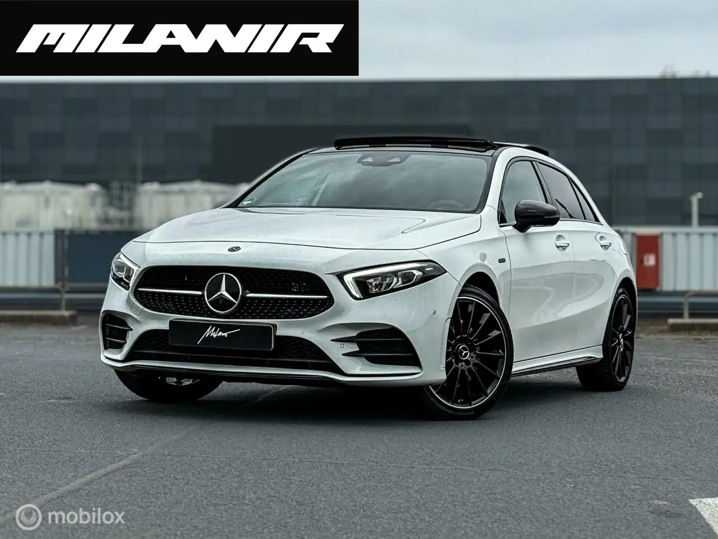 Mercedes-Benz A 250 e AMG Line |Pano |Burmester |360 Blanc - 1