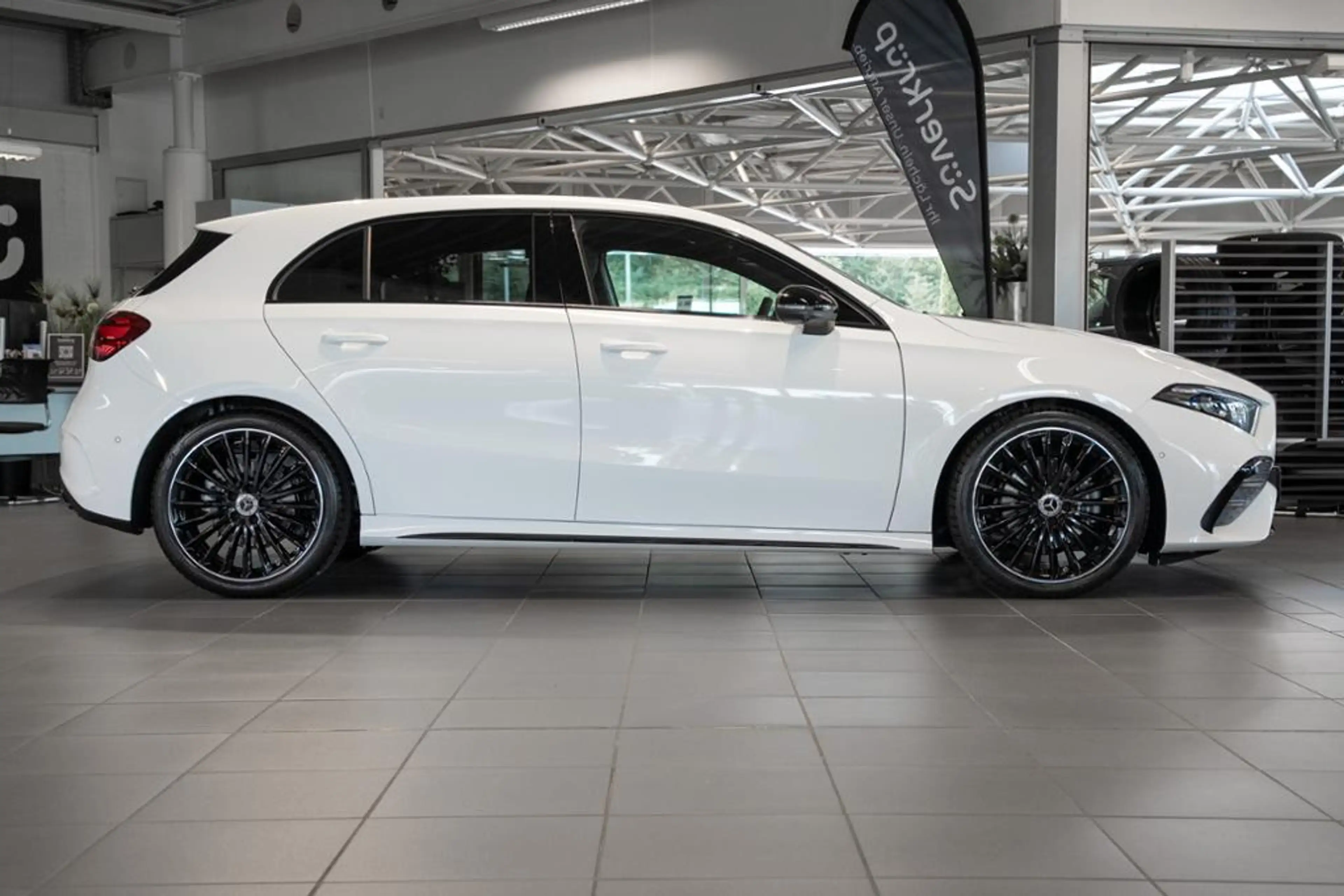 Mercedes-Benz A 200 AMG NIGHT MULTI 360 DISTR KAMERA PANO SPUR — photo 4