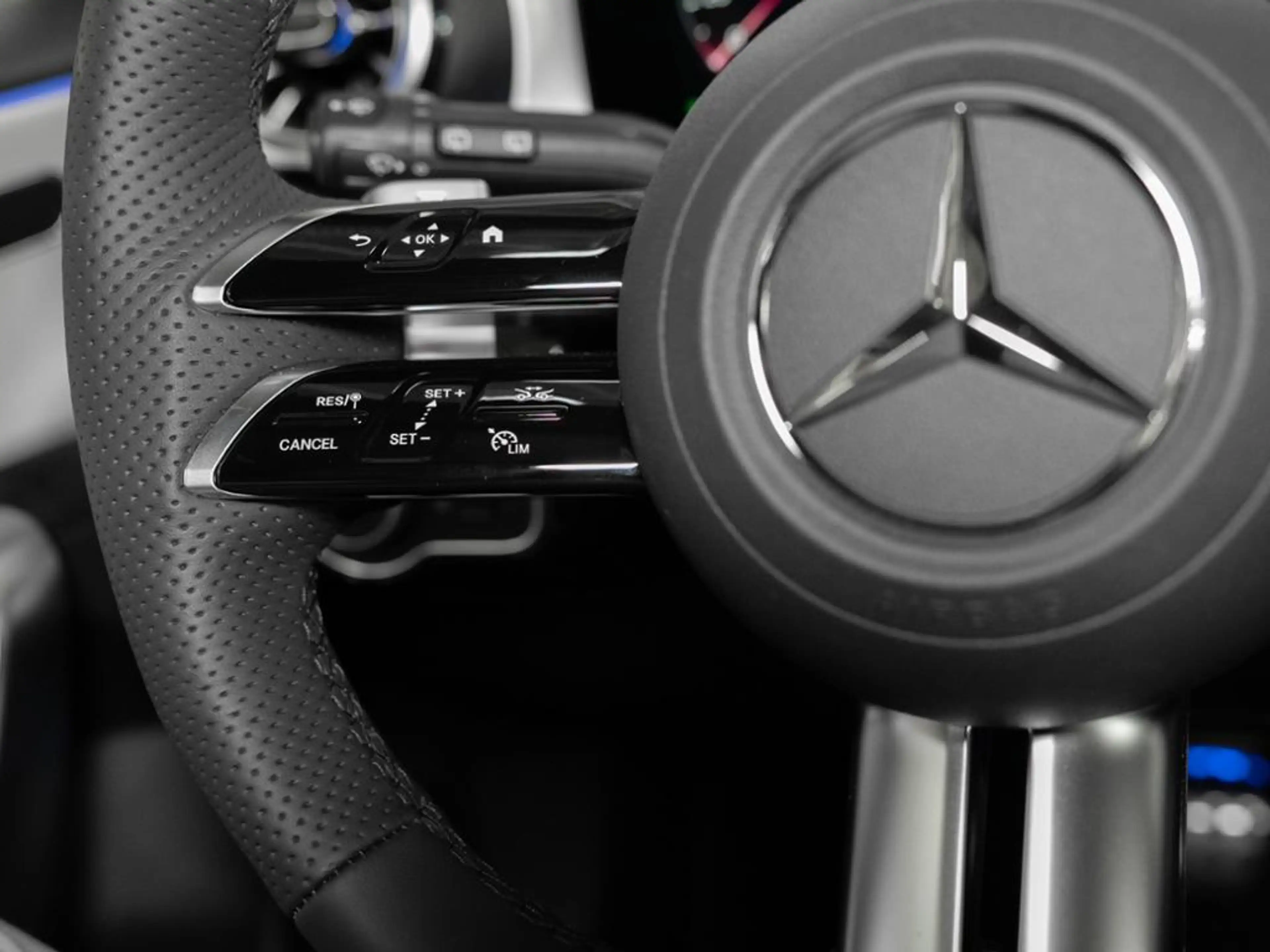 Mercedes-Benz A 200 AMG NIGHT MULTI 360 DISTR KAMERA PANO SPUR — photo 14