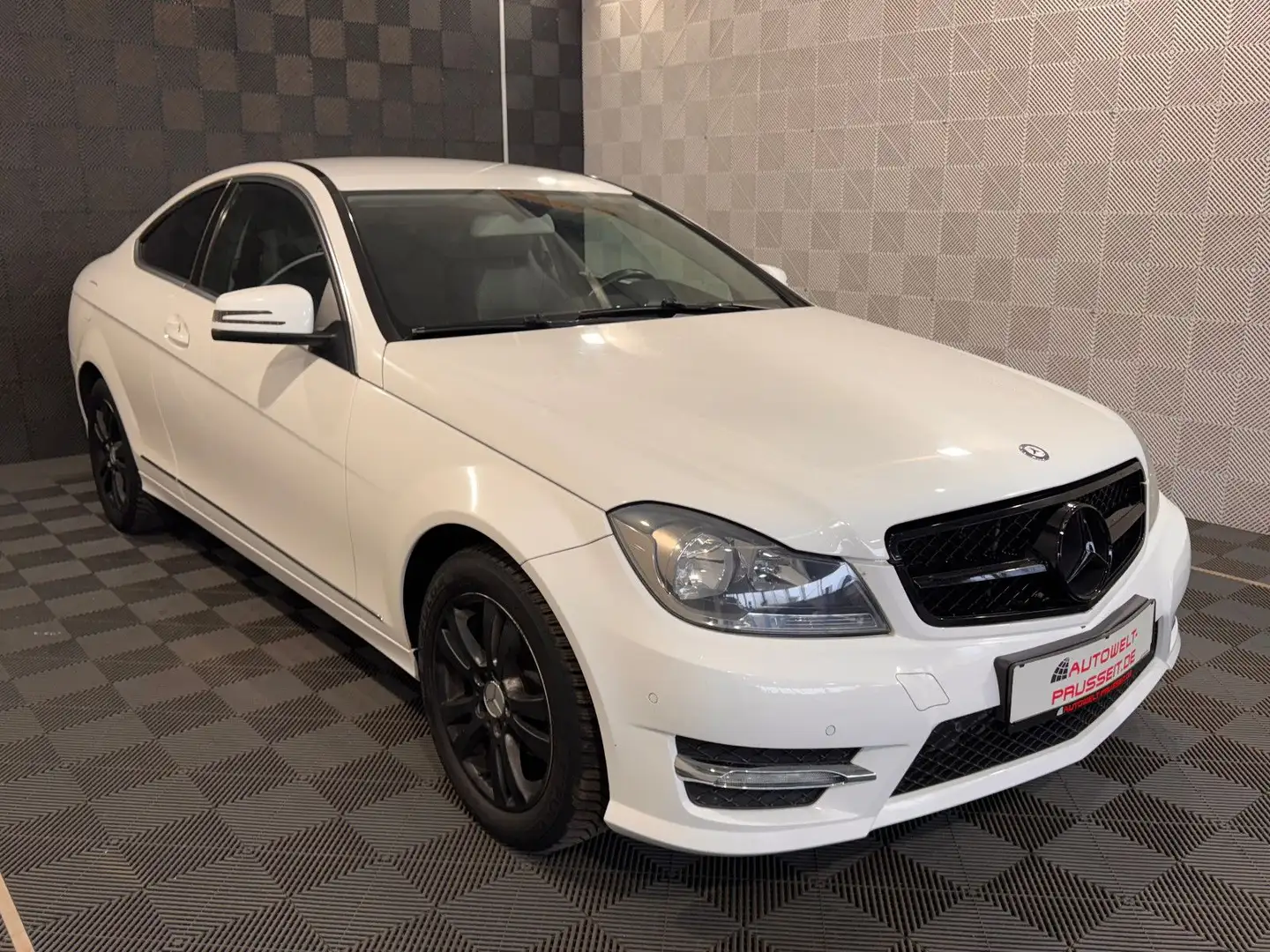 Mercedes-Benz C 180 Coupe*CHROM*PDC V+H-SHZ-TEMPOMAT-NAVI Weiß - 1