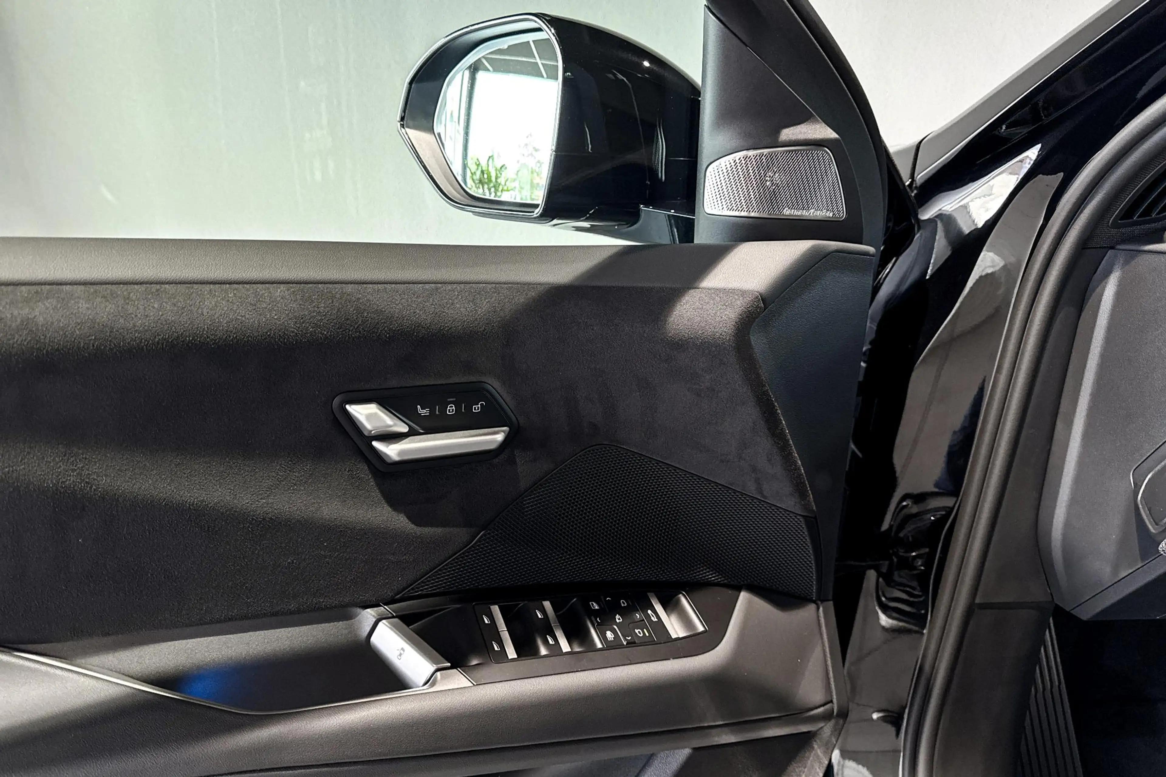 BMW iX3 40 eDrive | M Sport | Glazen Panoramadak | Harman — photo 9