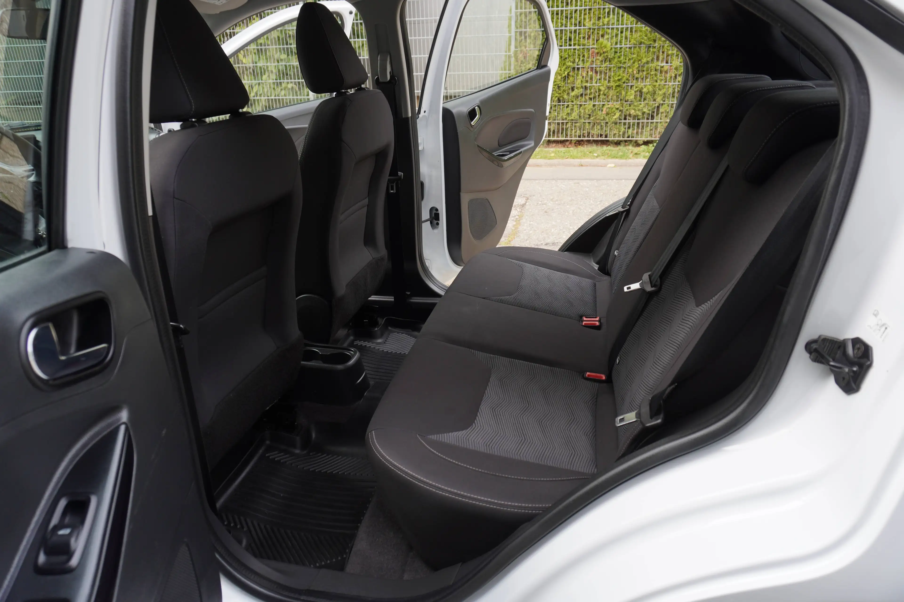 Ford Ka/Ka+ Cool & Sound 1.2 Ti-VCT KLIMA+ALU+PDC+TEMPOMAT — photo 15