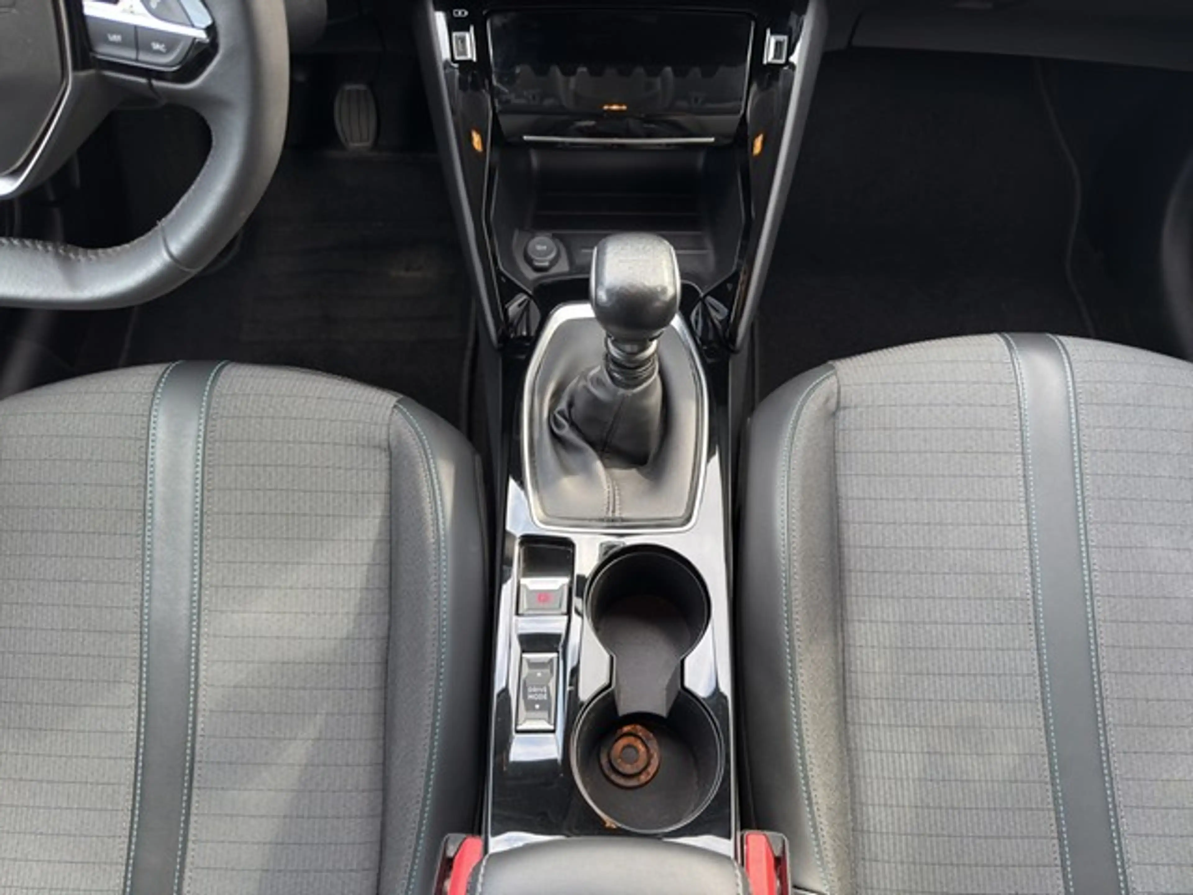 Peugeot 208 Allure Pack PureTech 100 Navi+LED+PDC+Sitzhzg+ — photo 11