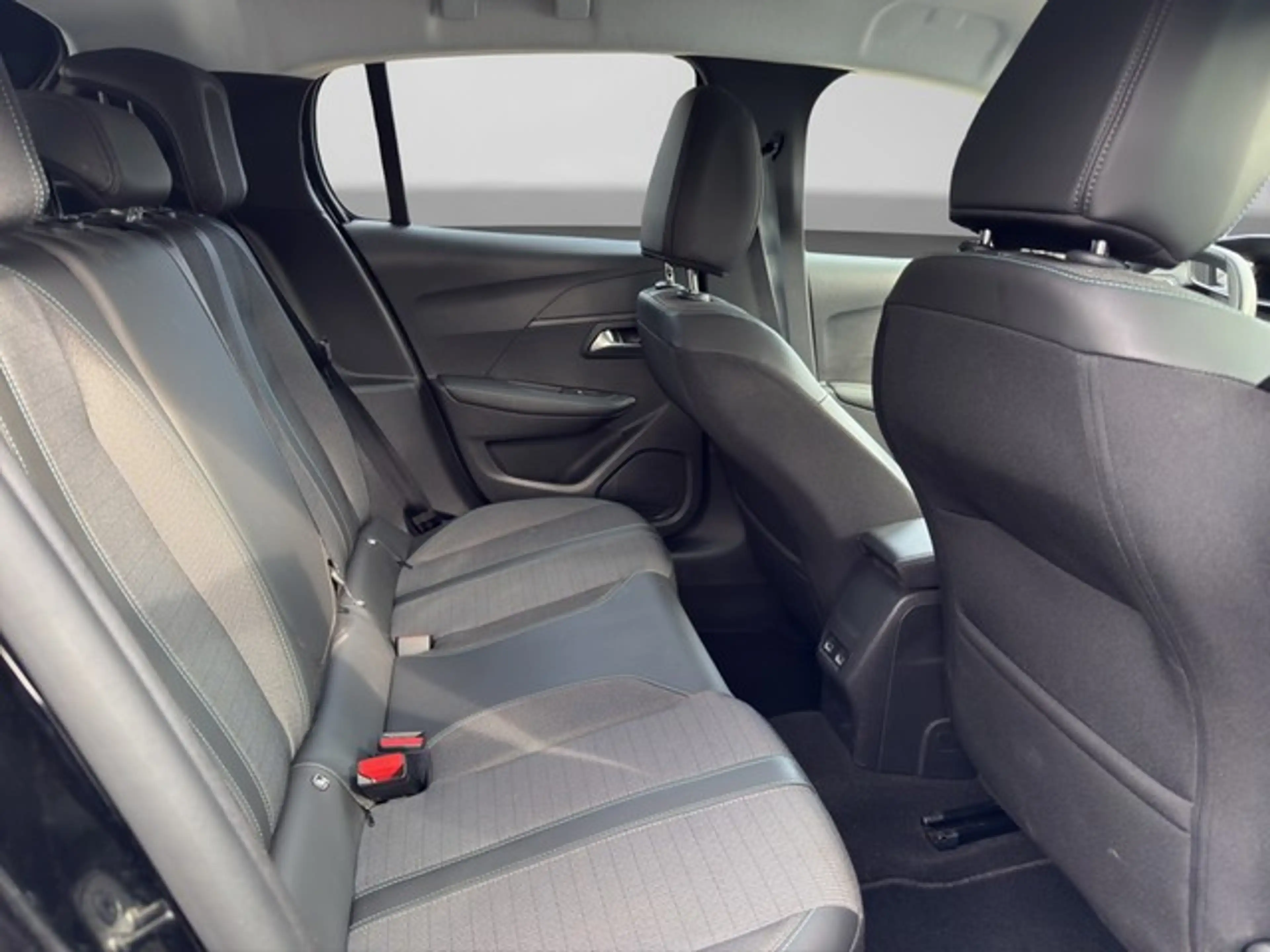 Peugeot 208 Allure Pack PureTech 100 Navi+LED+PDC+Sitzhzg+ — photo 15